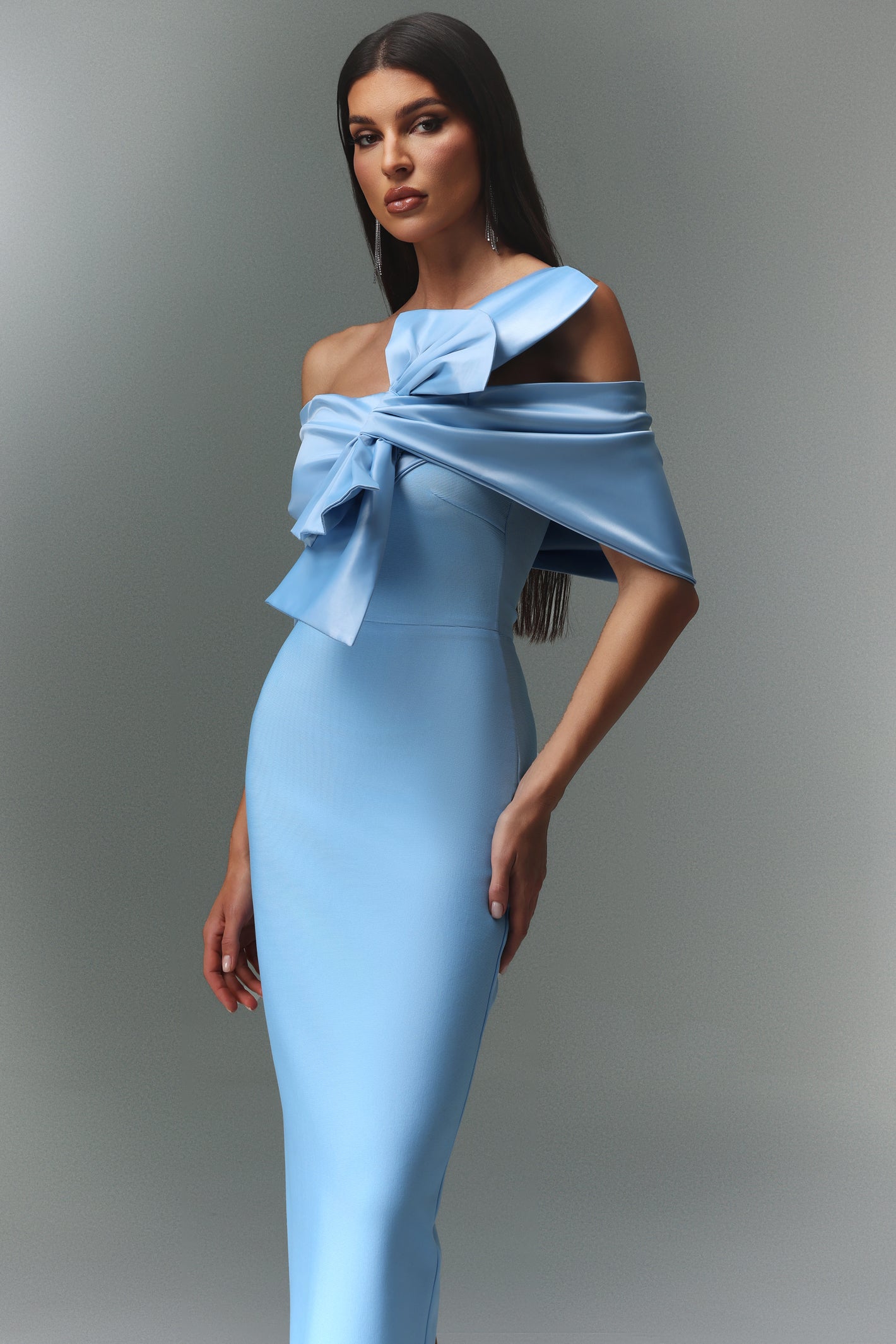 Uara Off-The-Shoulder Bow Bandage Maxi Dress D250301635