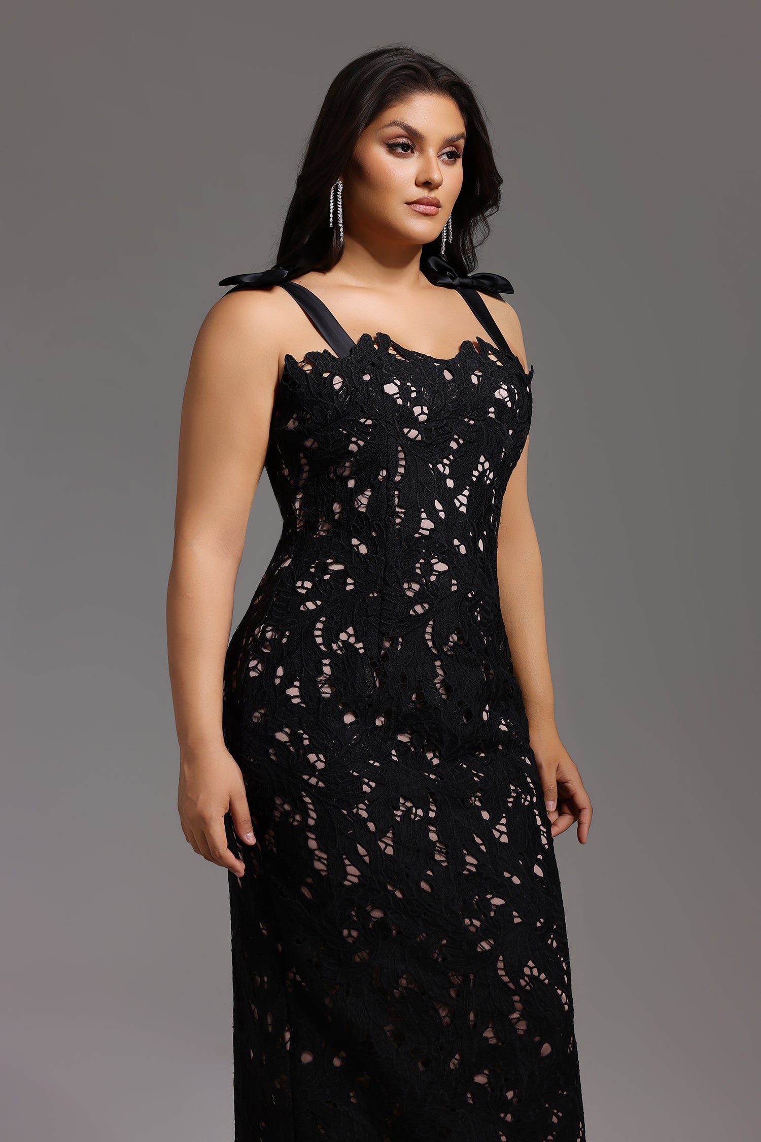 Lucretia Sleeveless Lace Bow Maxi Dress D250201541