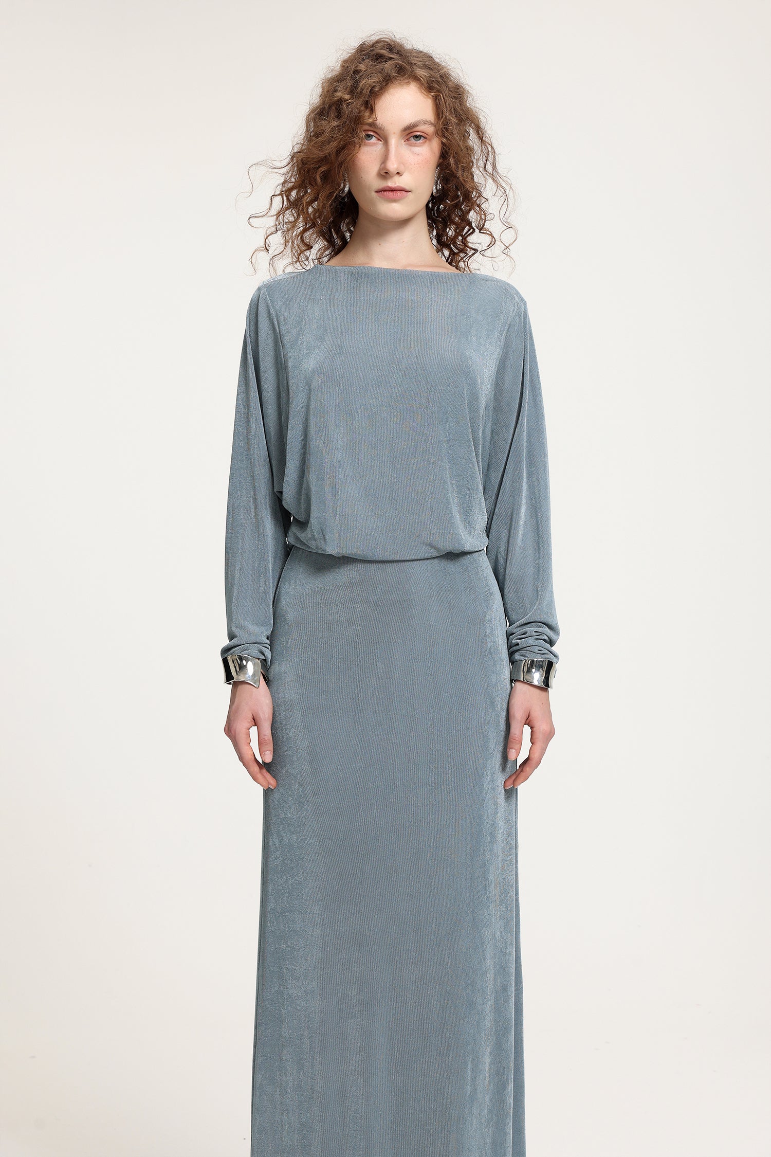 Boat Neck Dolman Sleeve Open-Back Maxi Dress R2510DT023