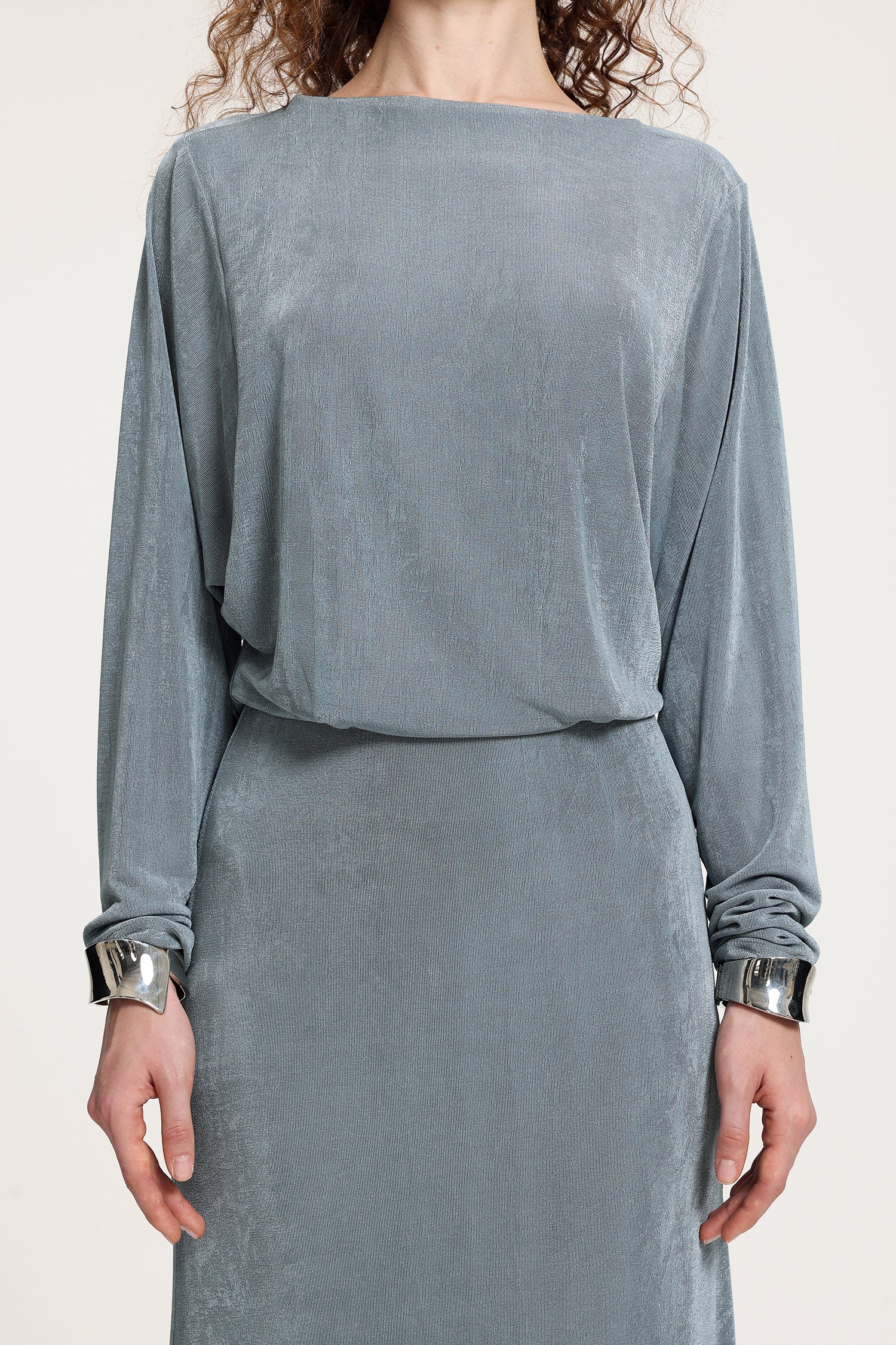 Boat Neck Dolman Sleeve Open-Back Maxi Dress R2510DT023