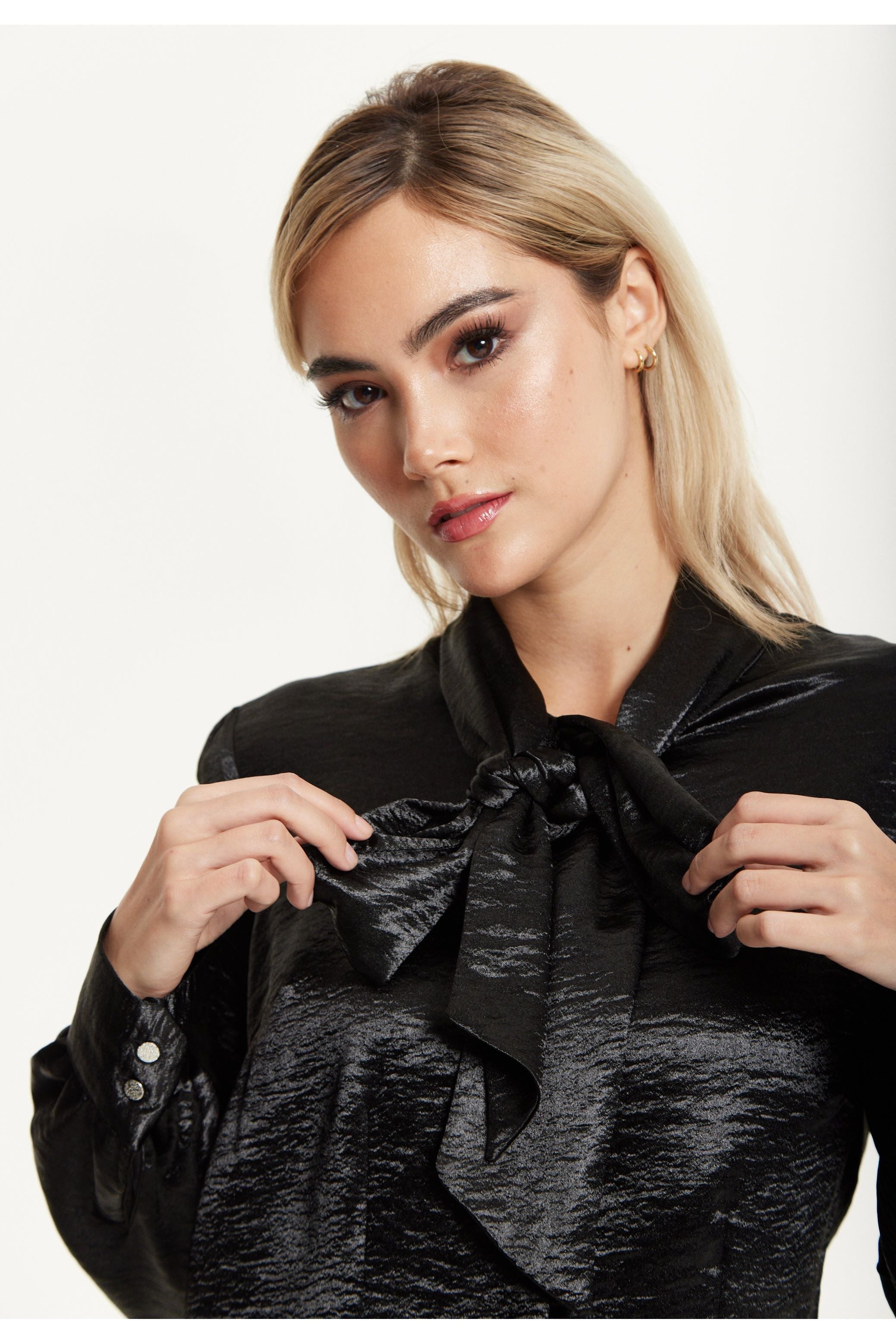 Black Satin Pussy-Bow Blouse 25AW-51001