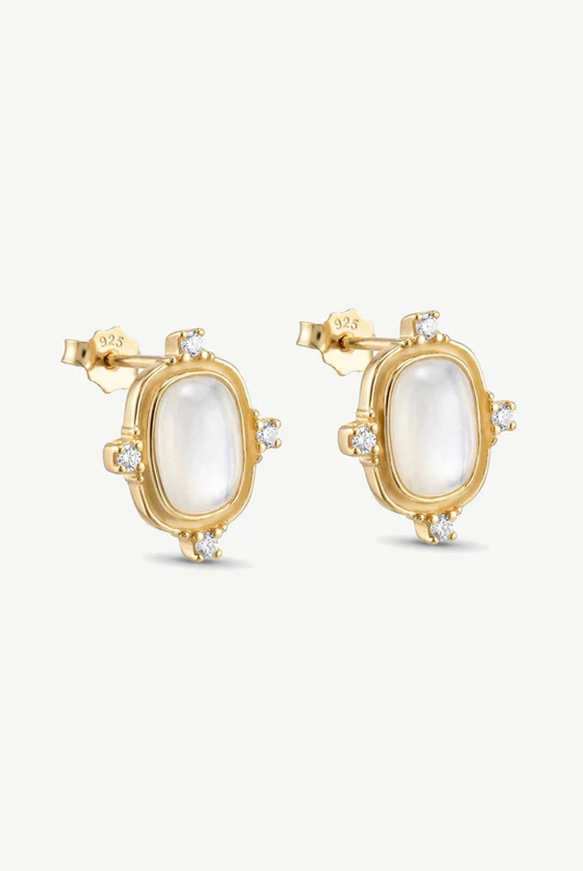 White Heirloom Stud Earrings 599