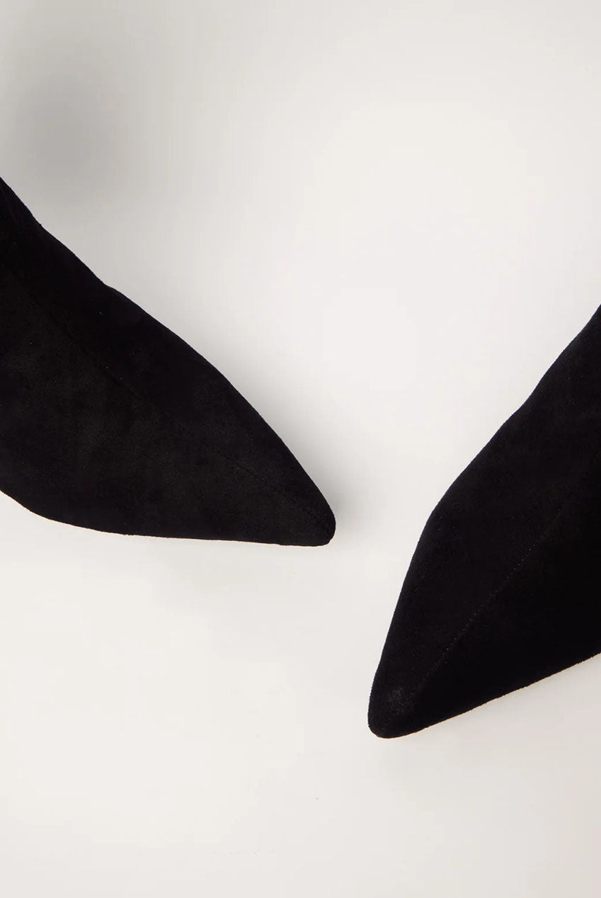 Pointed Toe Low Heel Boots AW26224B003
