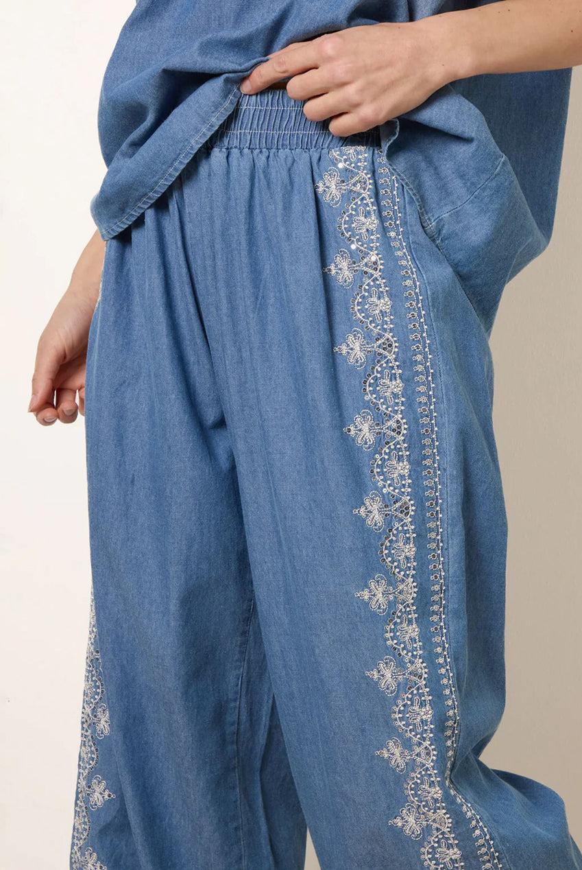 Floral Embroidery Wide-Leg Trousers BV3881018