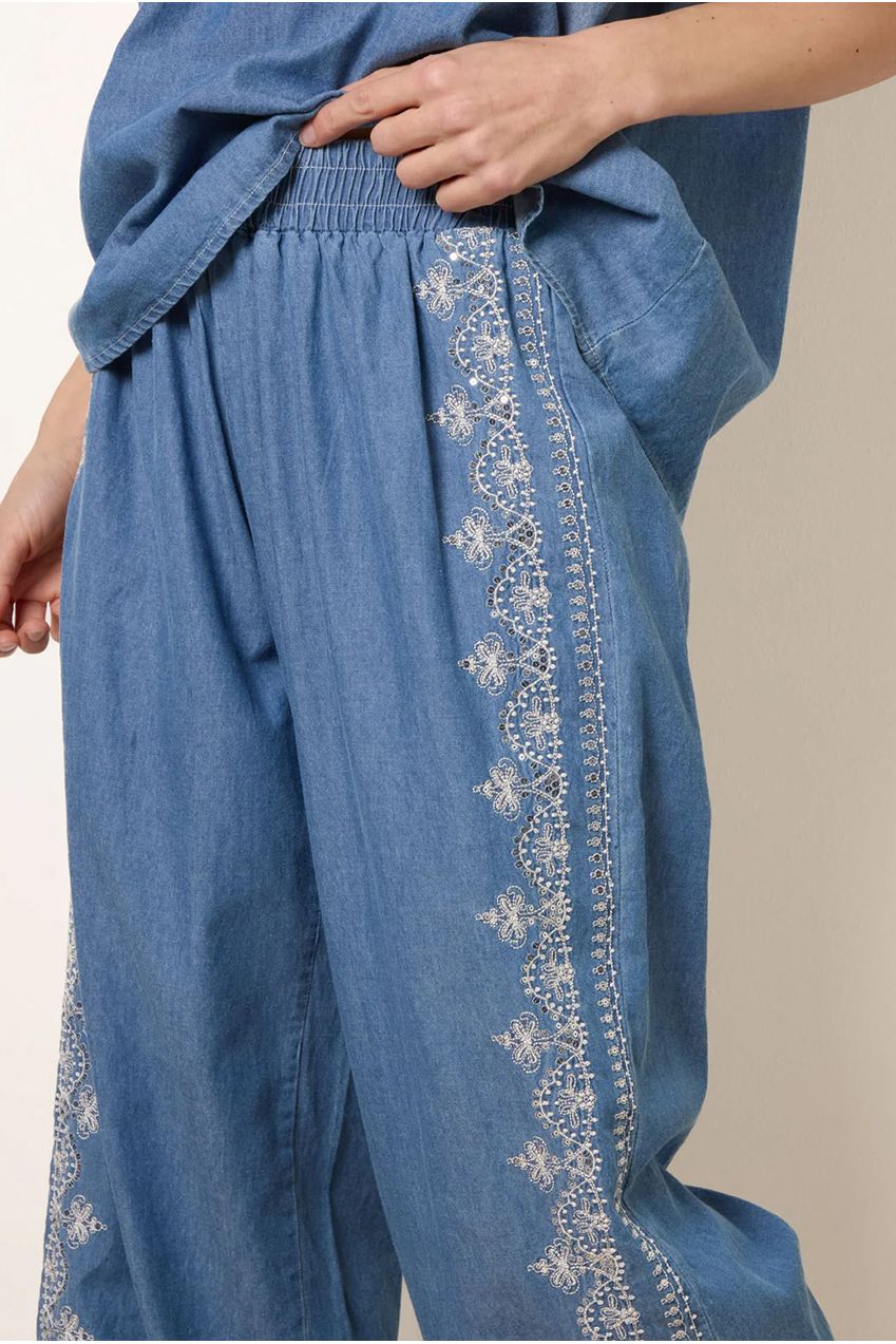 Floral Embroidery Wide-Leg Trousers BV3881018