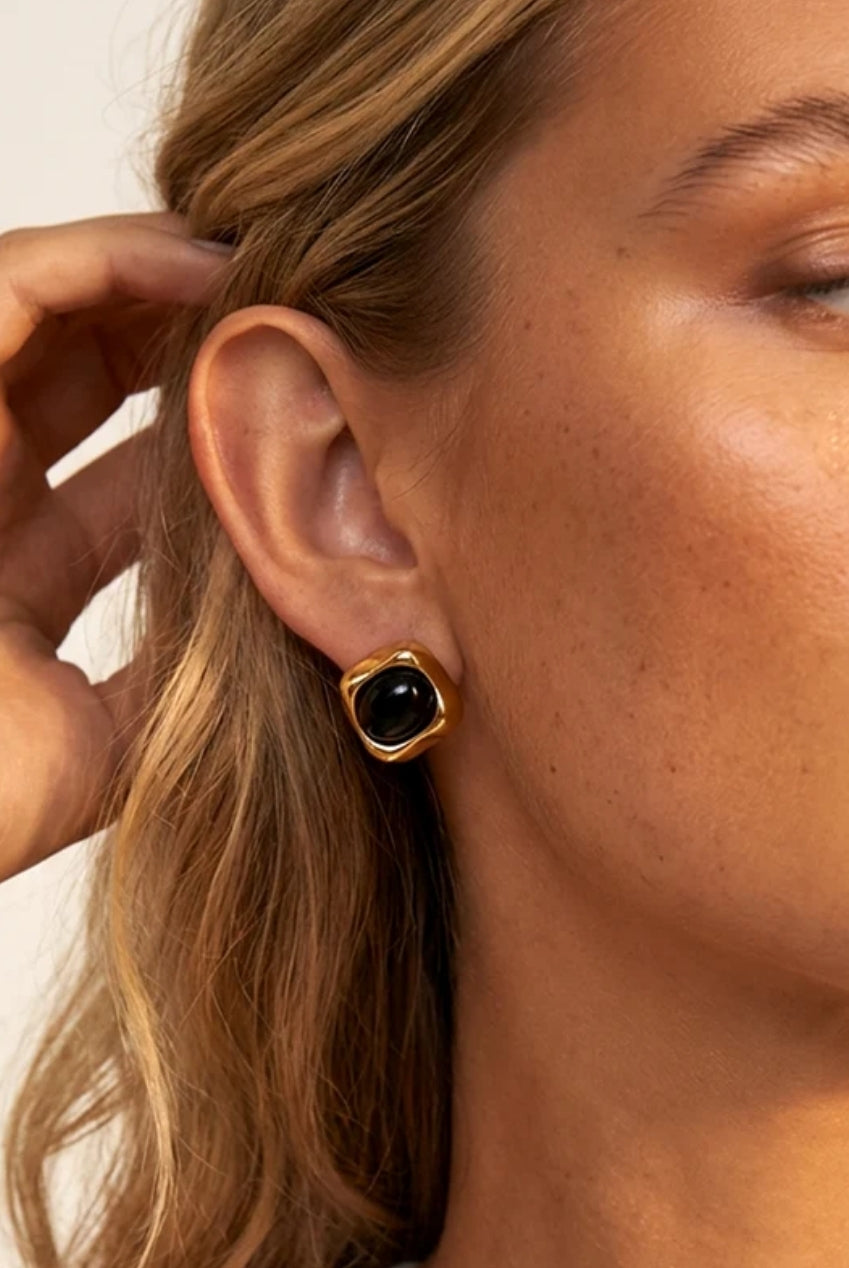 Black Agate Quartz Stud Earrings 655