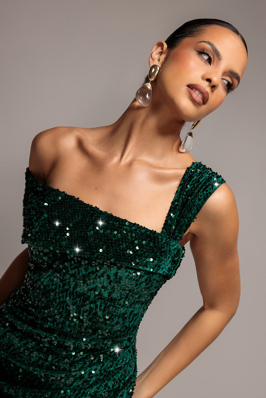 Asymmetric Off Shoulder Pleated Waist Maxi Dress - Emerald Green DR5171