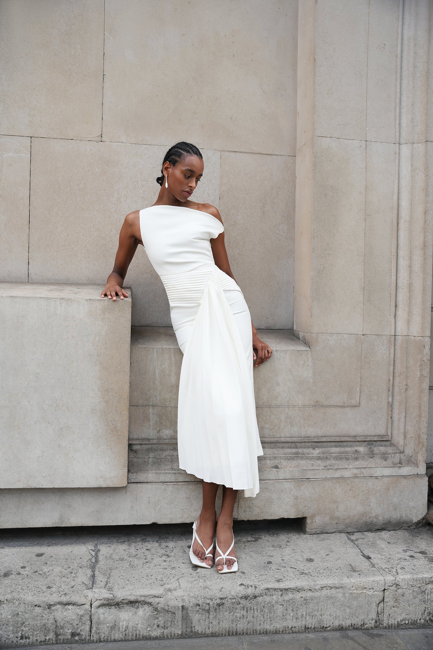 Paulina Oblique Shoulder Sleeveless Folds White Midi Dress C250300341