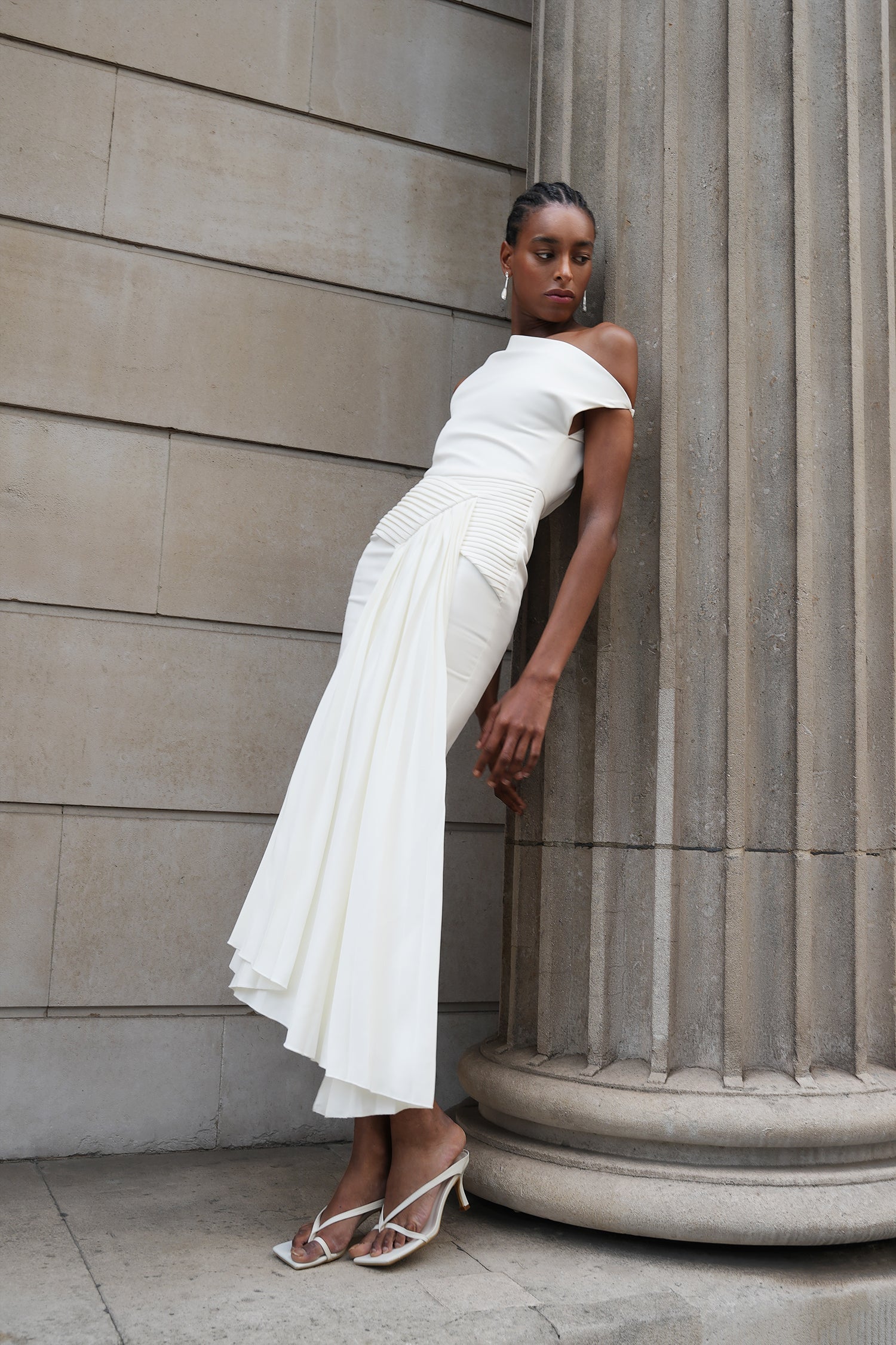 Paulina Oblique Shoulder Sleeveless Folds White Midi Dress C250300341