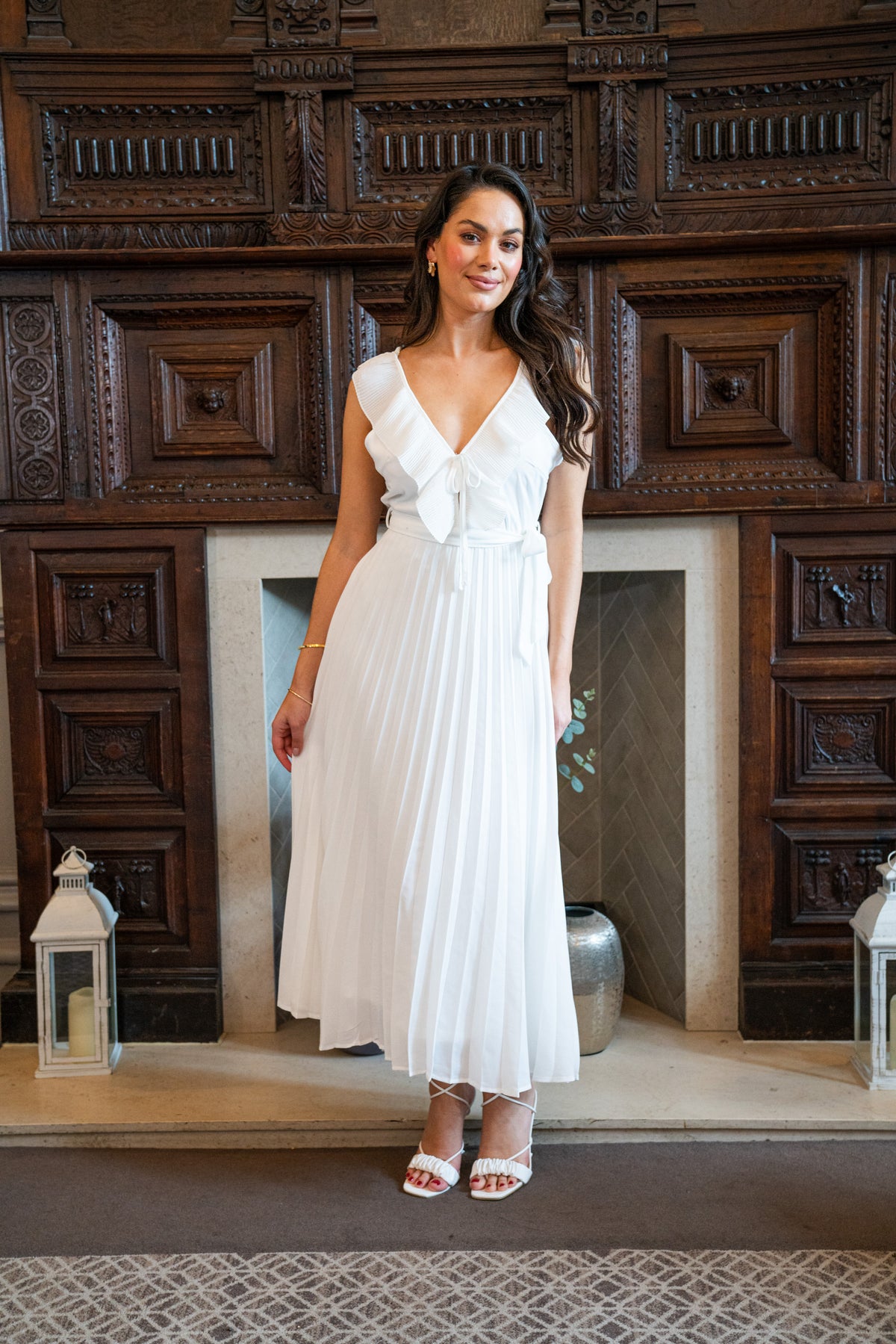 Frilled V Neck Sleeveless Pleated Maxi Dress In White MSL019