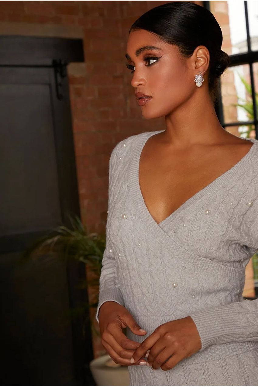 Pearl Detail Cable Knit Wrap Style Jumper In Grey EM303GR
