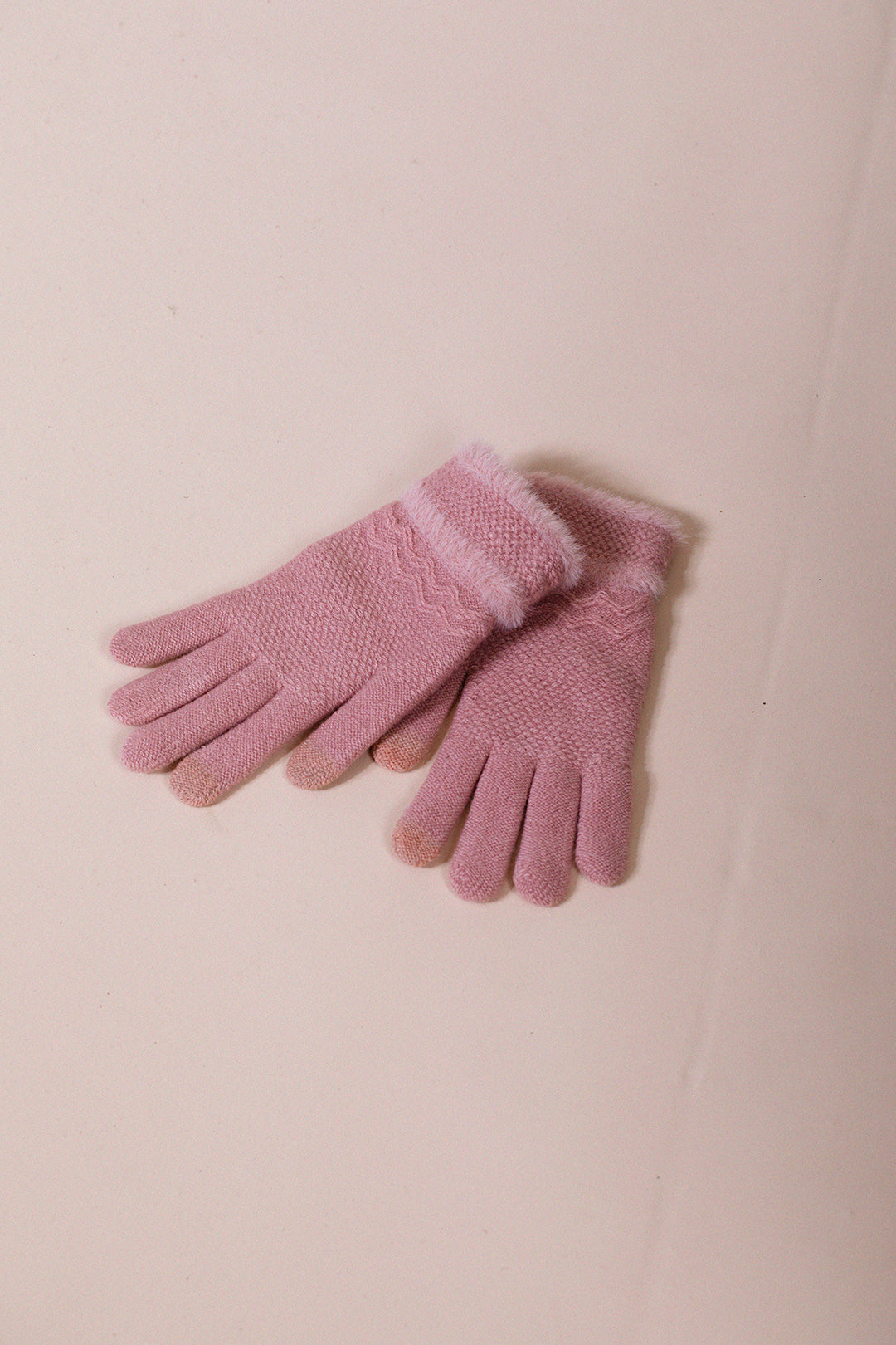 Knitted Gloves With Plush Detail In Pink GL310409