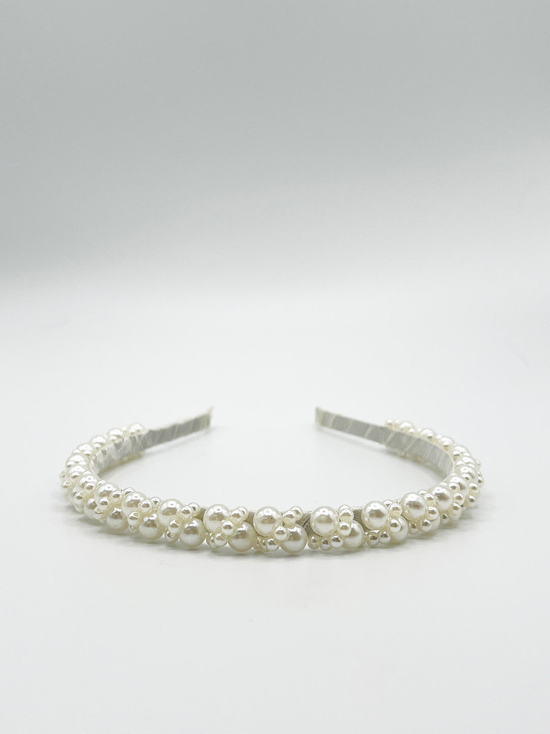 Minimal Pearl Headband In White HA310007