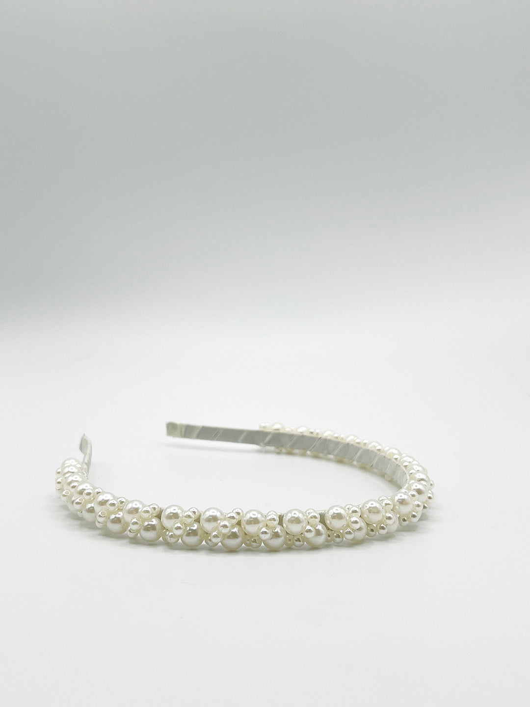 Minimal Pearl Headband In White HA310007