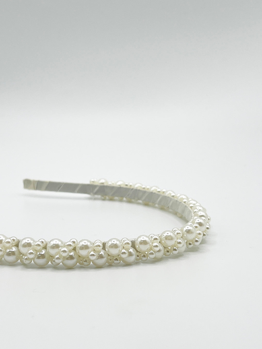 Minimal Pearl Headband In White HA310007