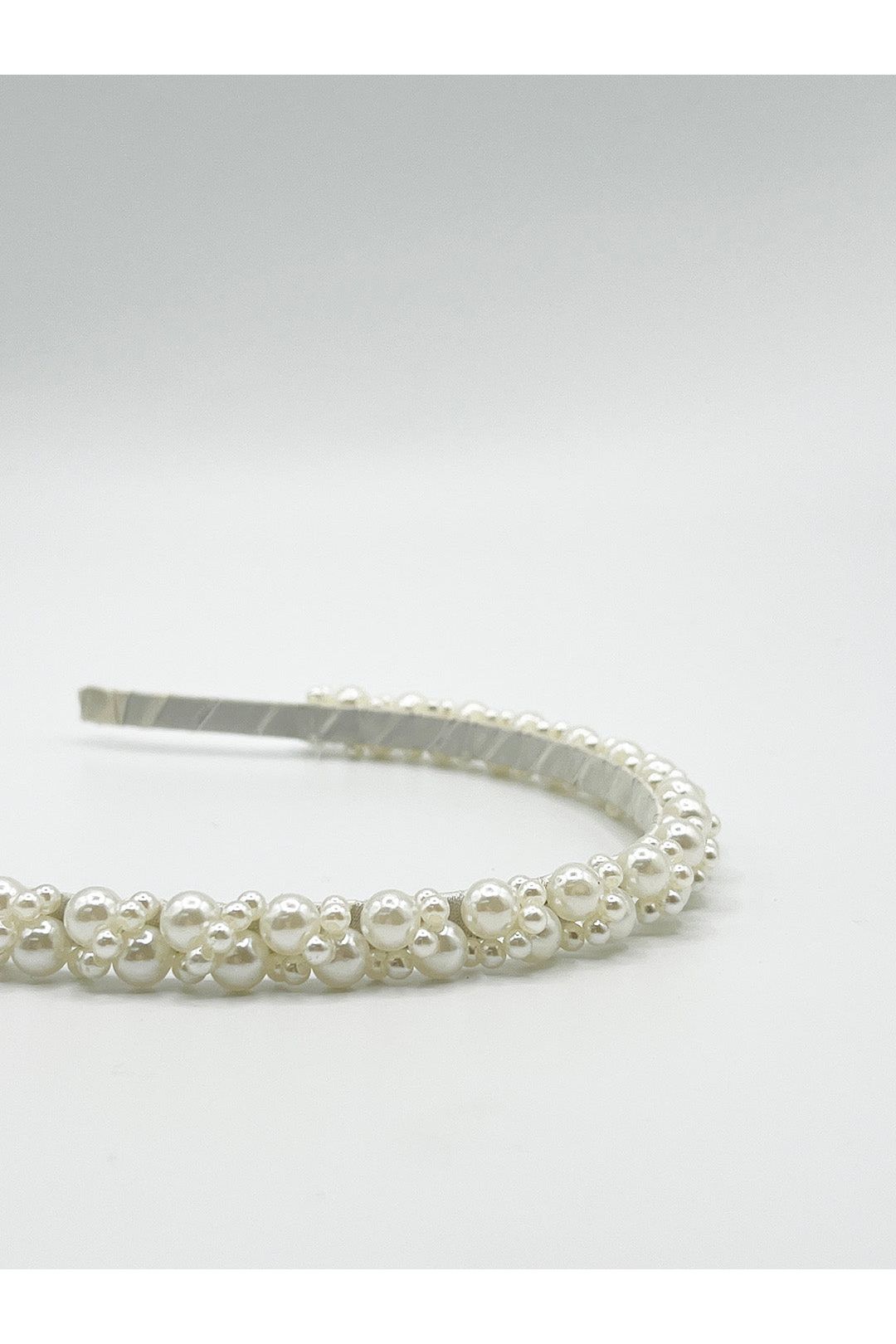 Minimal Pearl Headband In White HA310007