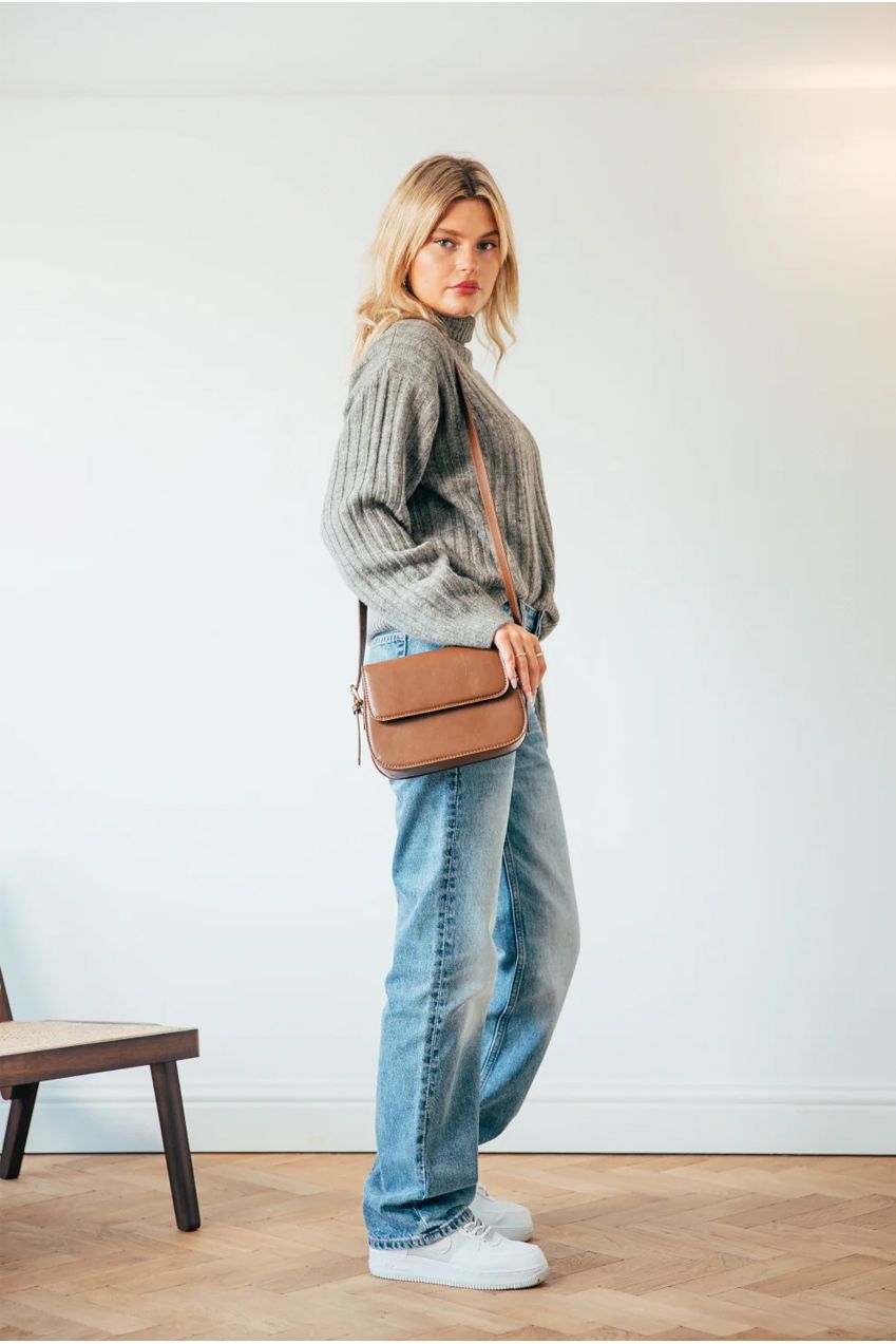 Rounded Cross Body Bag In Brown HB324806