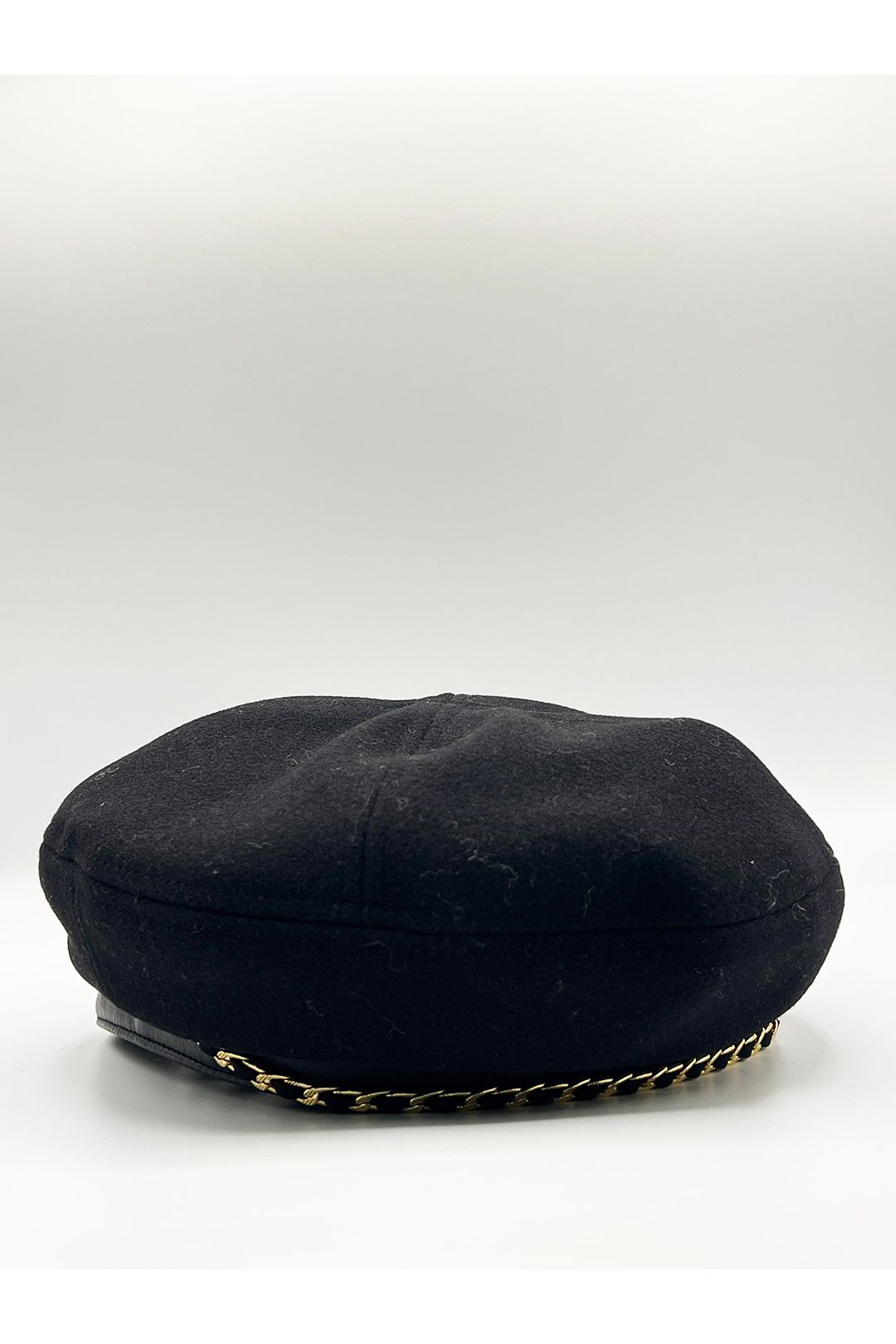 Beret Hat With Chain Detail In Black HW331102