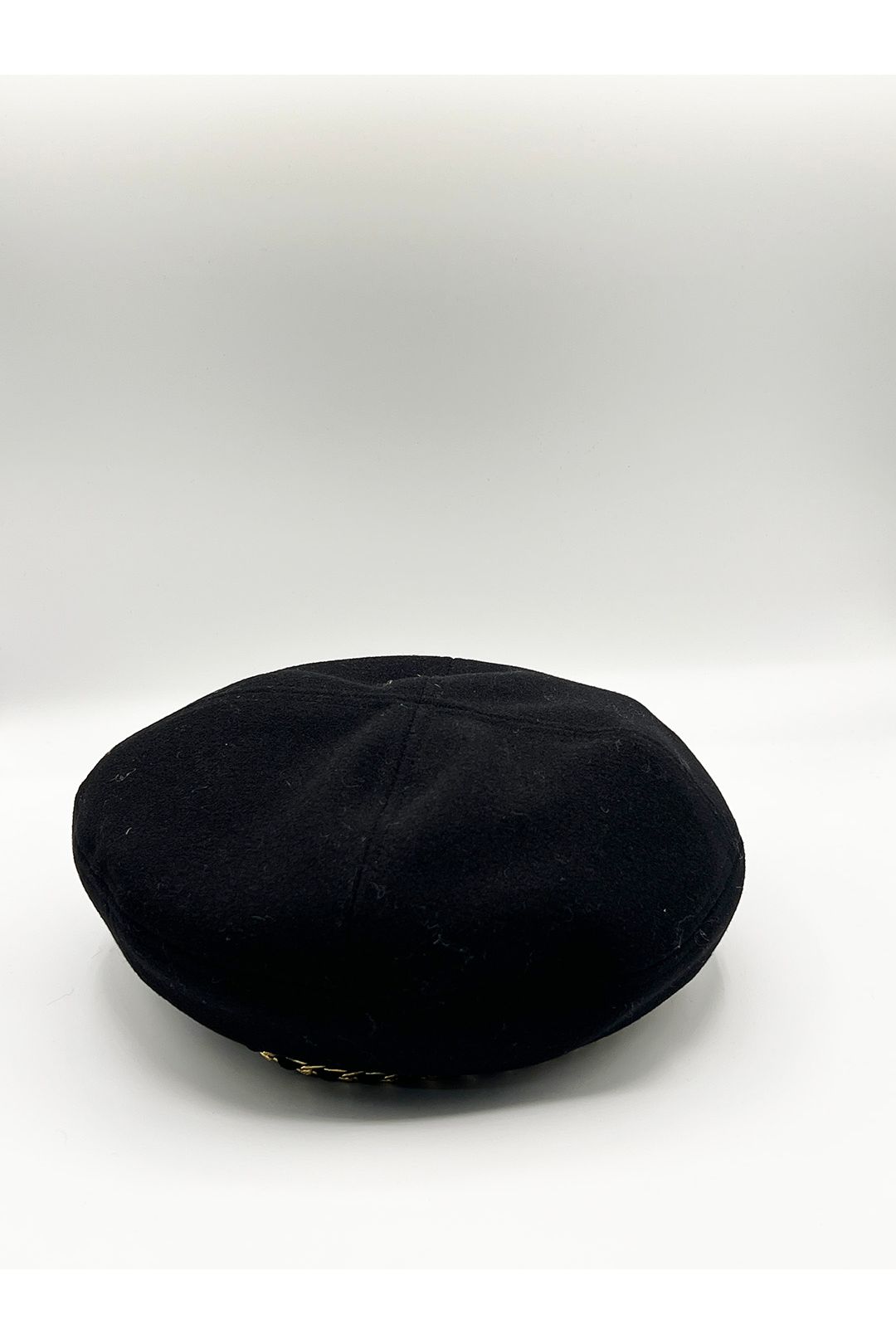 Beret Hat With Chain Detail In Black HW331102