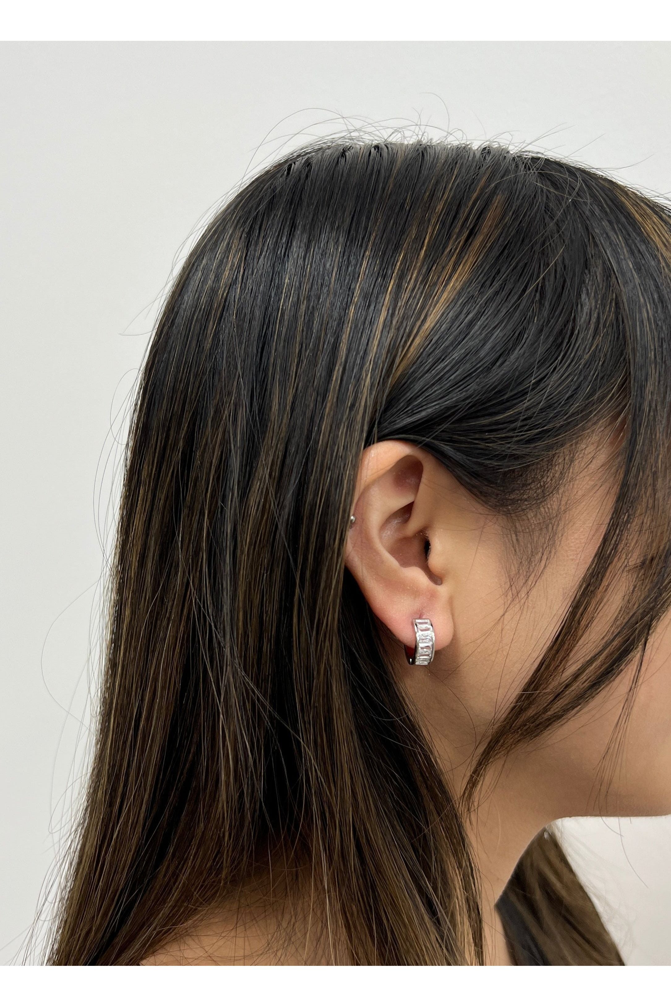 Mini Huggie Hoop With Clear Stones - Silver JE317721