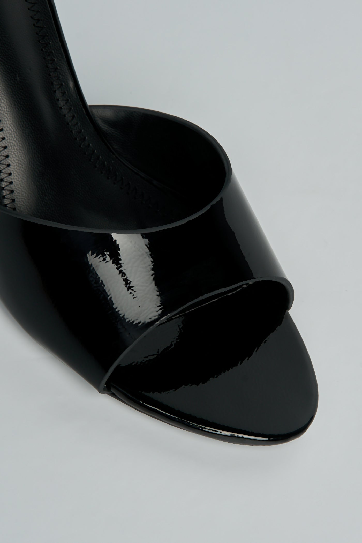 Diara Plain Band Low Heeled Mules In Black LOLA5254-BLK