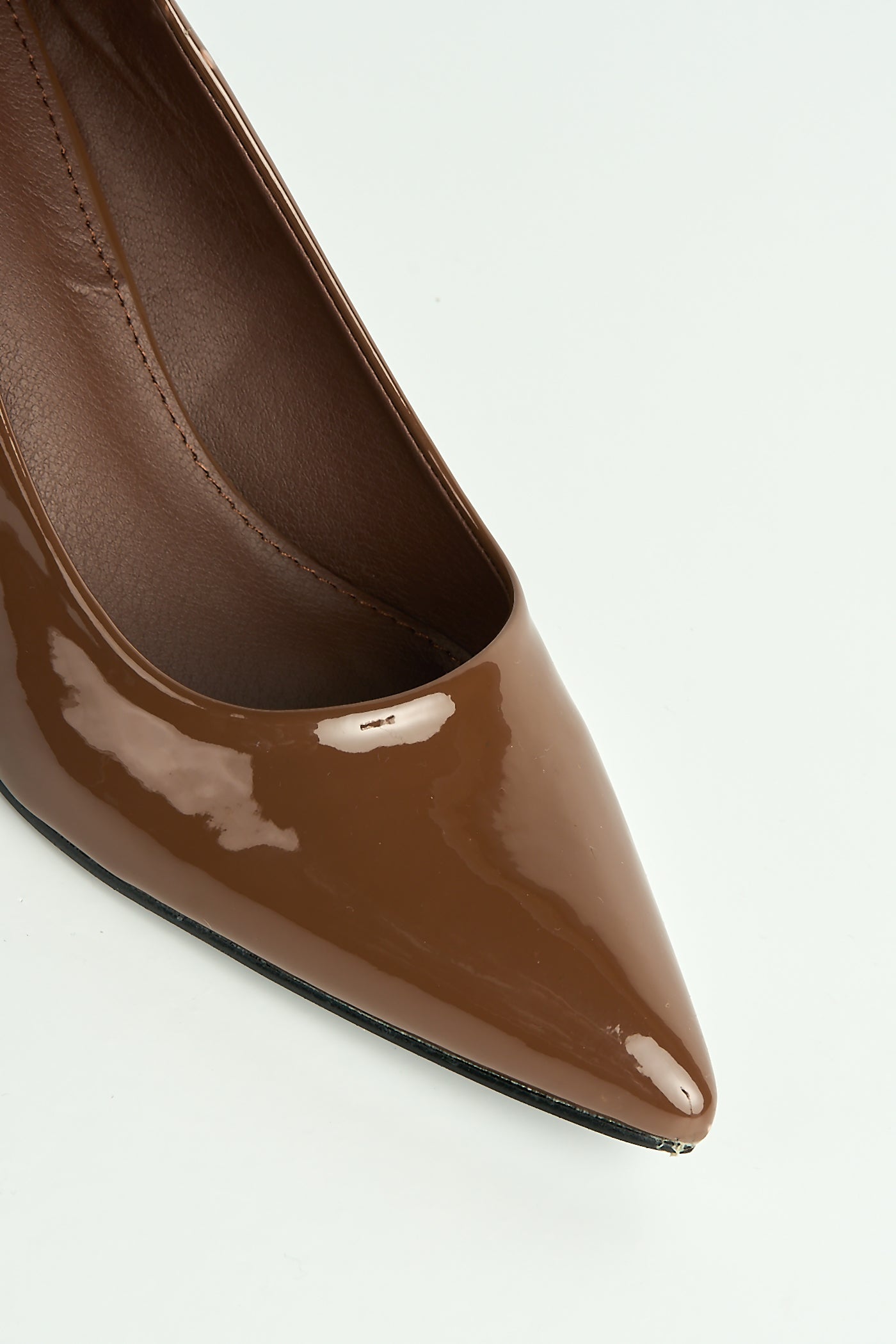 Aranea Pointed Toe Court Shoes In Brown LE-256-BRN