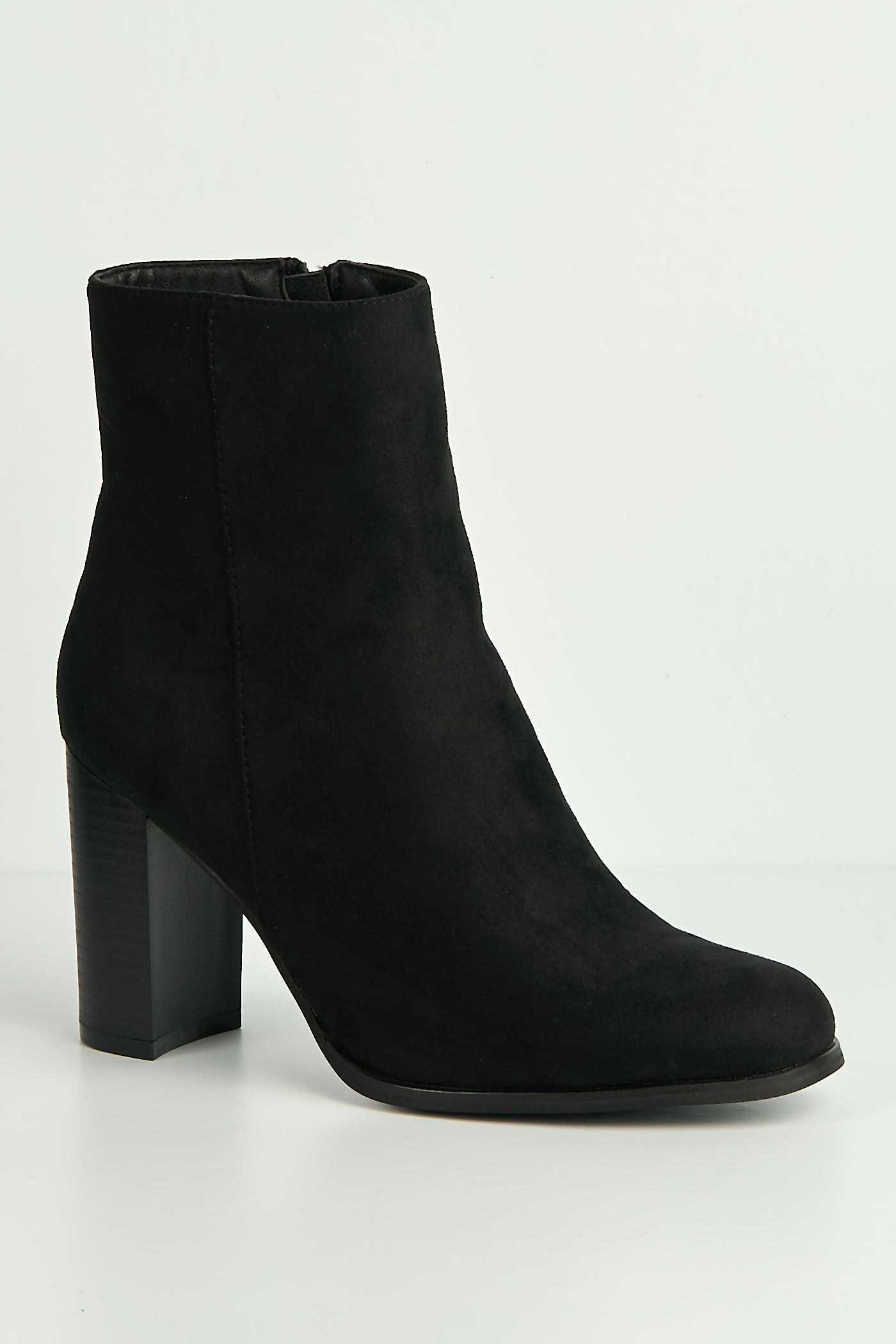 Alathea Round Toe Block Heel Ankle Boots In Black LS9810-BLKSU