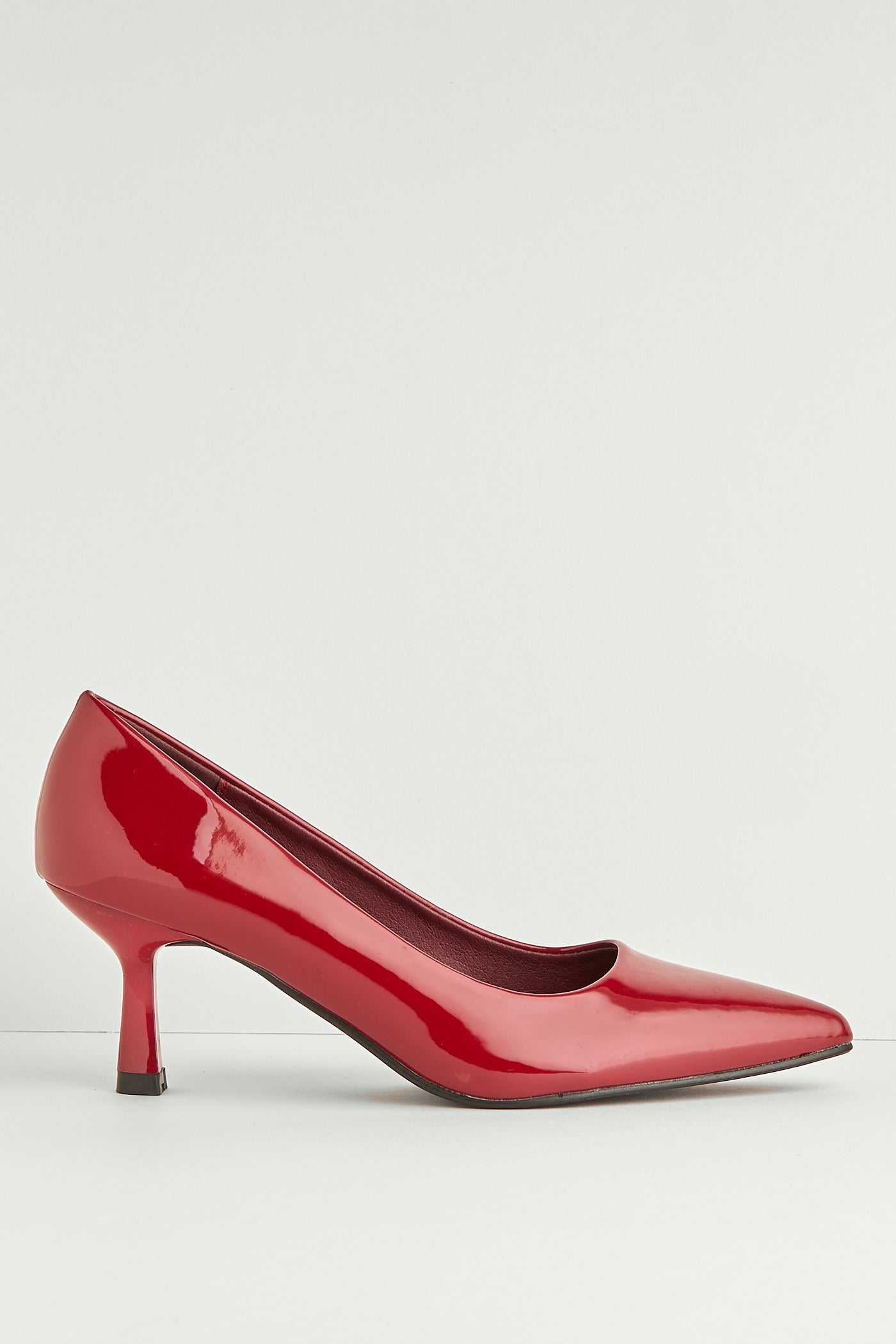 Aranea Pointed Toe Court Shoes In Wine LE-256-WIN