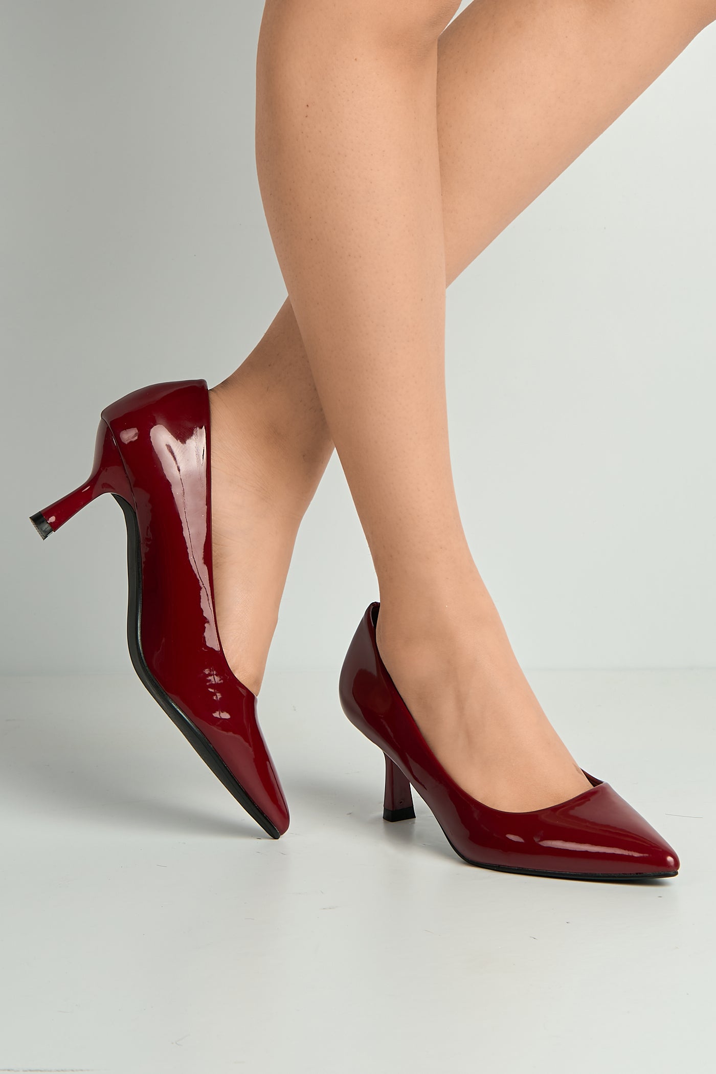 Aranea Pointed Toe Court Shoes In Wine LE-256-WIN