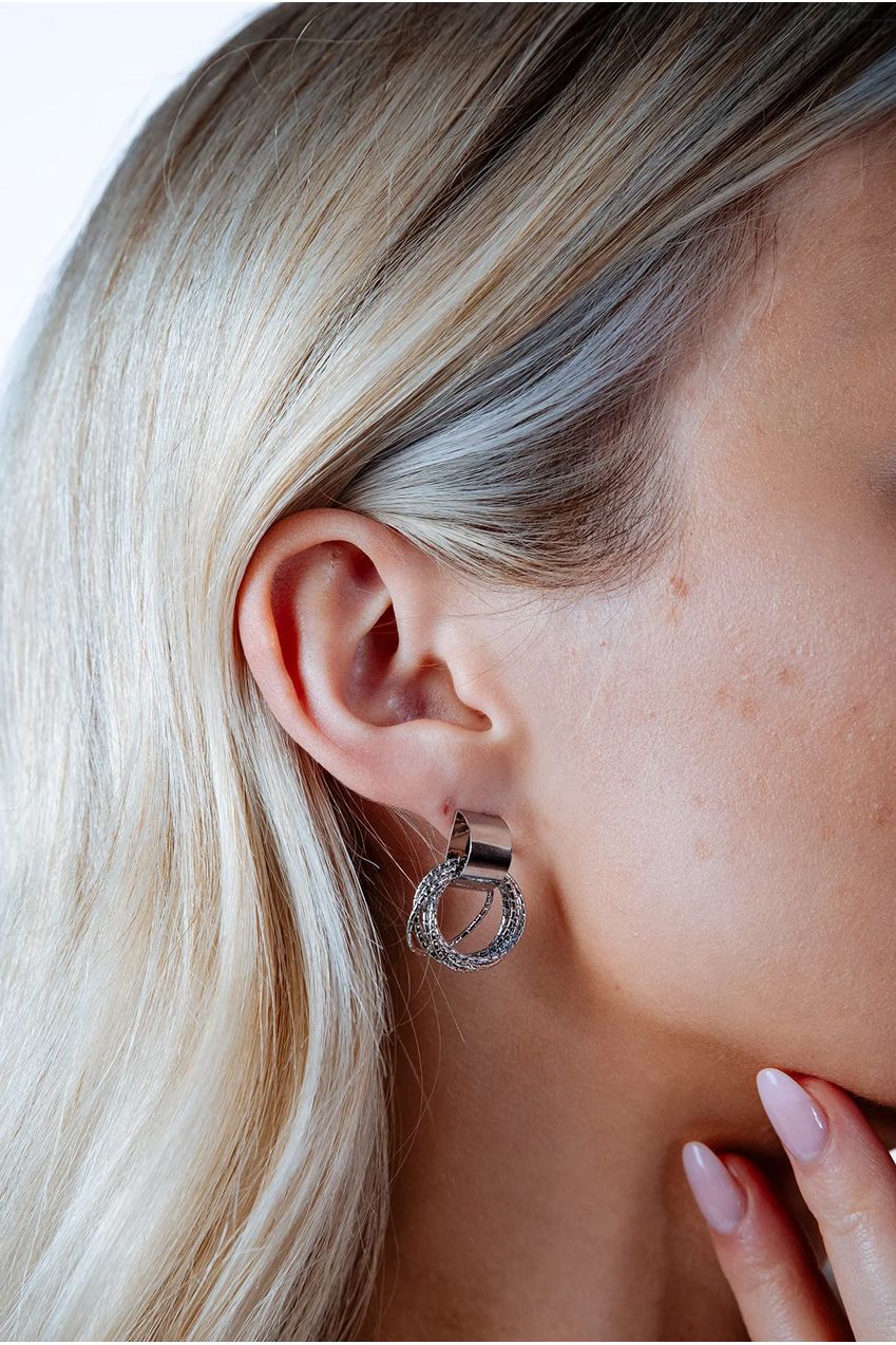 Multi-Layer Circle Stud Earrings In Silver JE315021