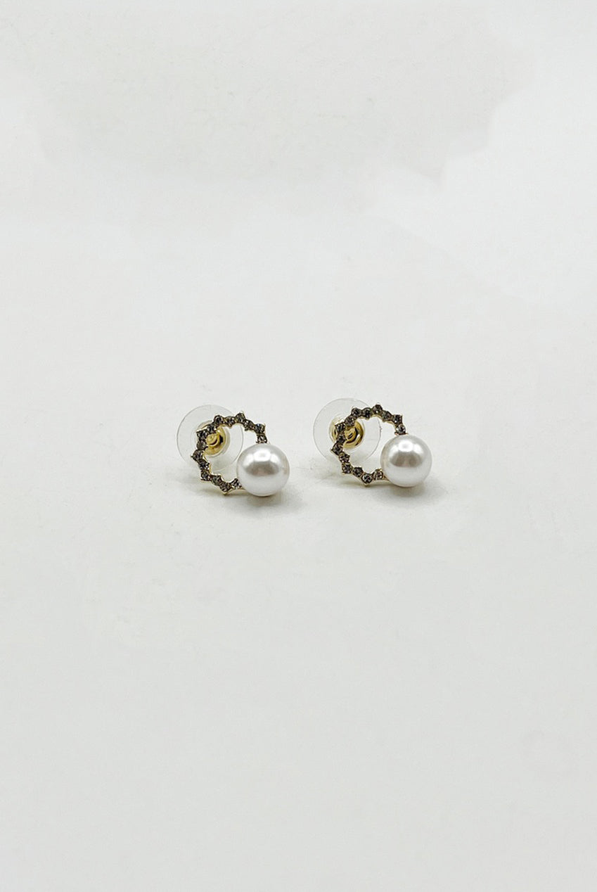 Pearl Stud Earring On Diamante Circular Wreath - Gift Boxed JE315824