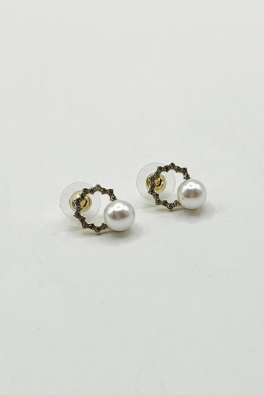 Pearl Stud Earring On Diamante Circular Wreath - Gift Boxed JE315824