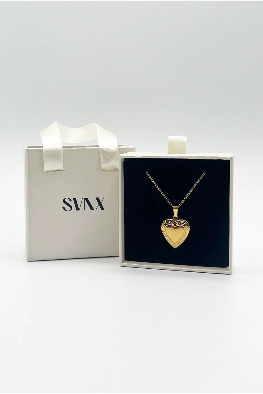Large Heart Locket Necklace In Gold JE317524