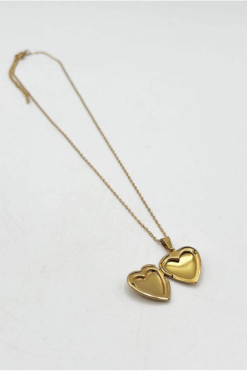 Large Heart Locket Necklace In Gold JE317524
