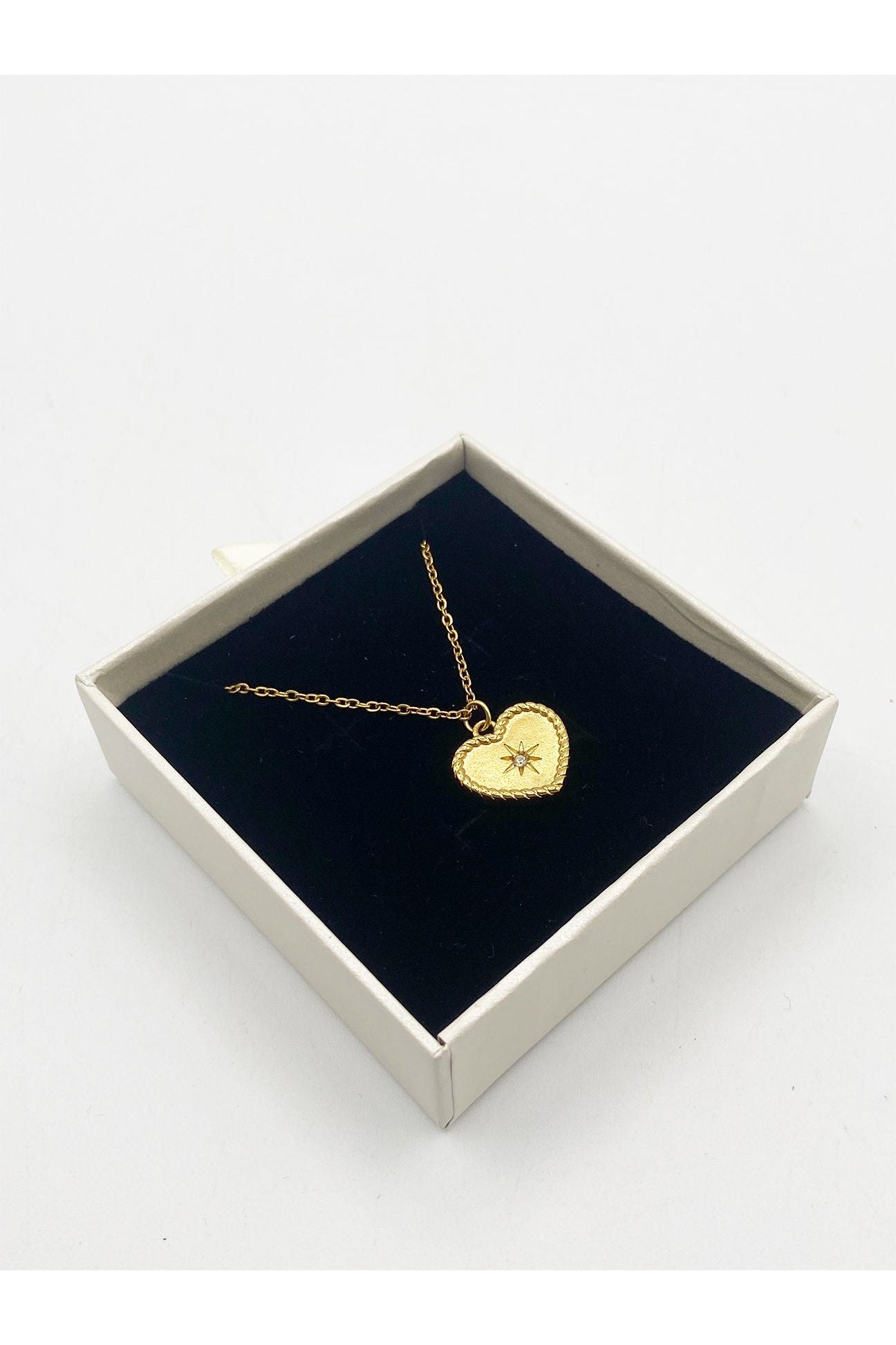 Sparkly Heart Necklace In Gold JE400124