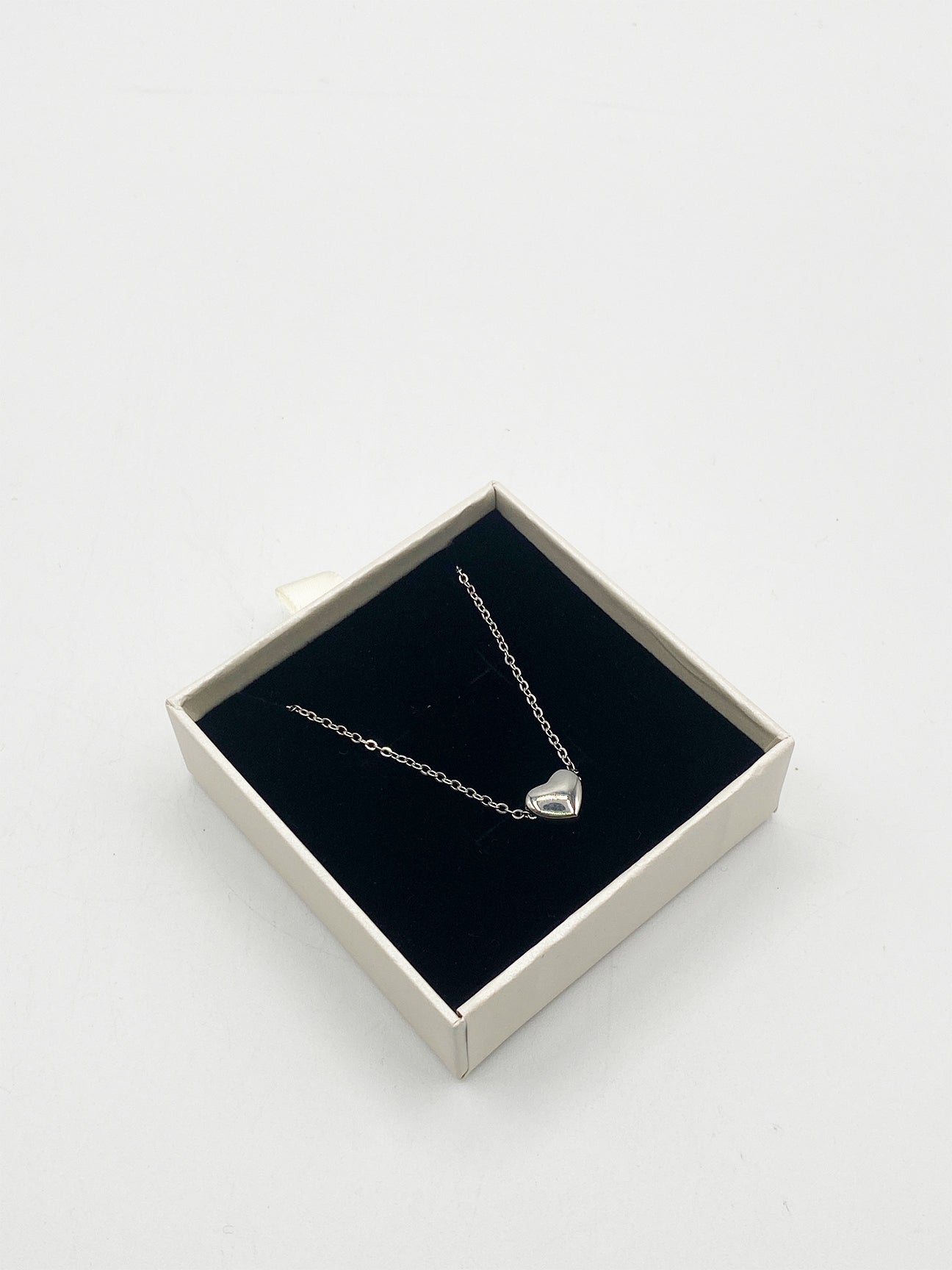 Small Heart Necklace In Silver JE400221