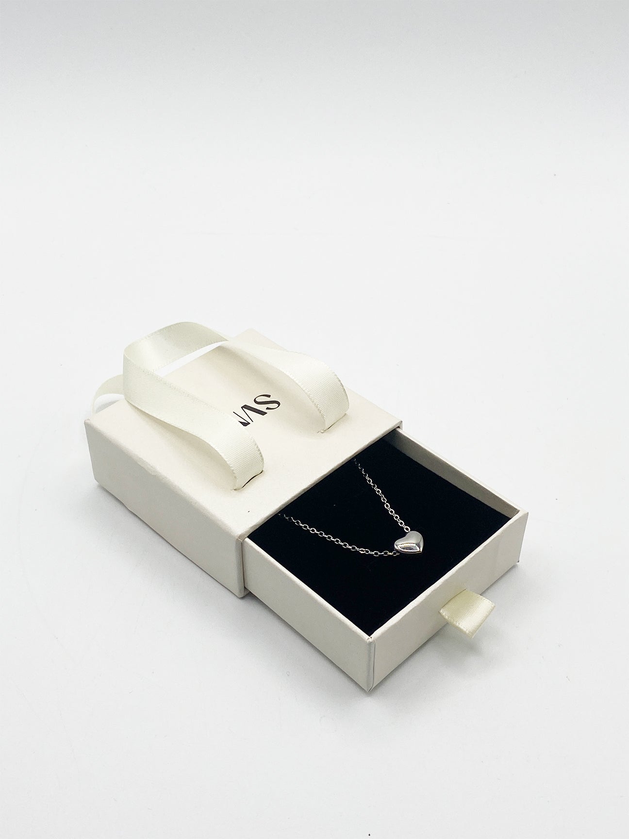 Small Heart Necklace In Silver JE400221