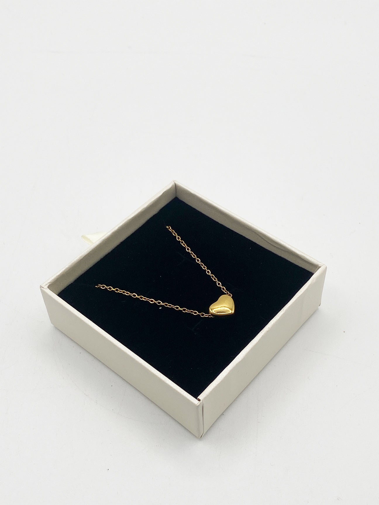 Small Heart Necklace In Gold JE400224