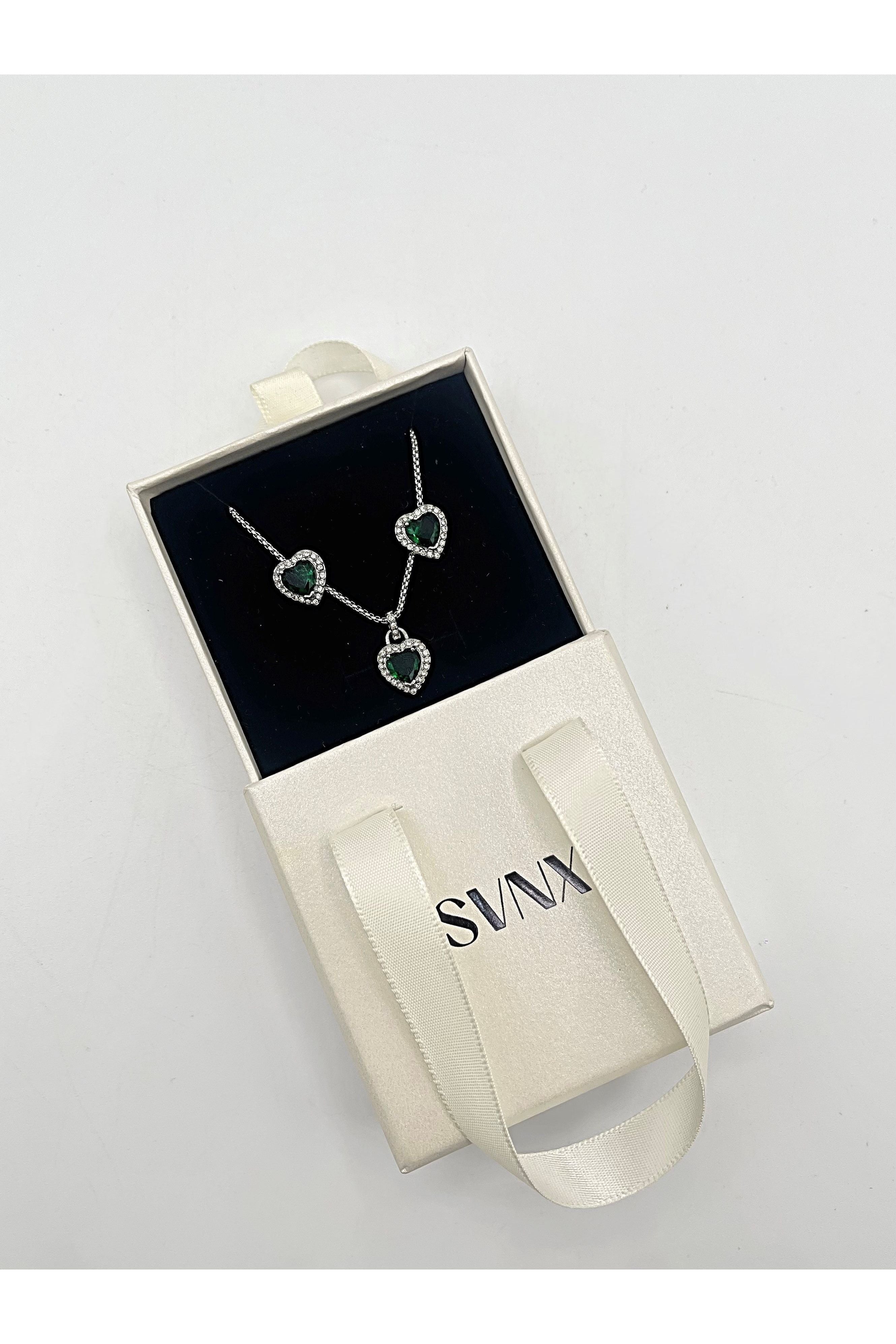 Green Diamante Heart Necklace And Earrings Set In Silver JE400421