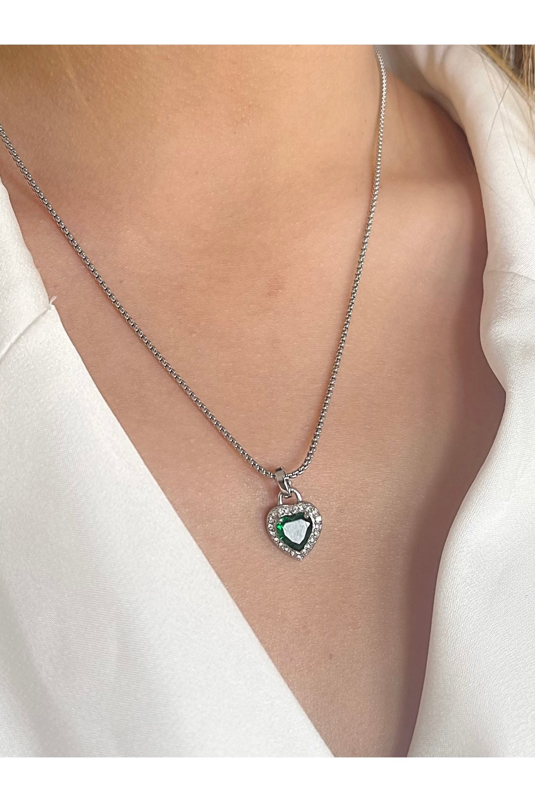 Green Diamante Heart Necklace And Earrings Set In Silver JE400421