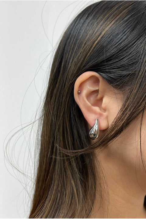 Mini Waterdrop Earring In Silver by SVNX