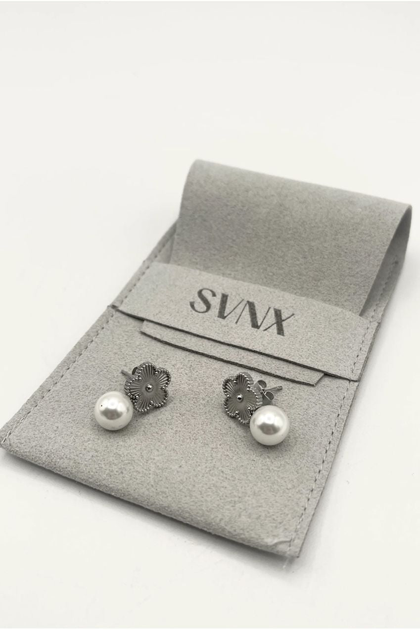 Floral Pearl Stud Earrings In Silver JE401421