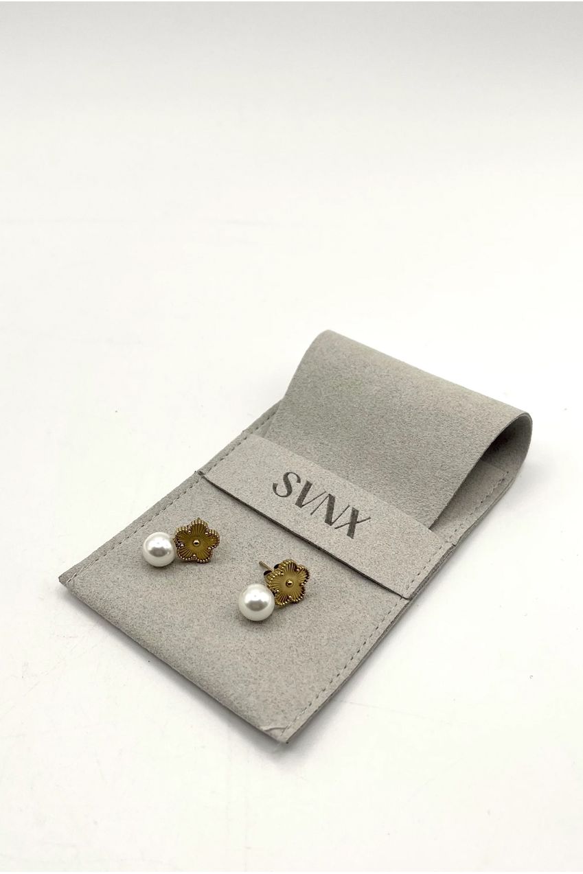 Floral Pearl Stud Earrings In Gold JE401424