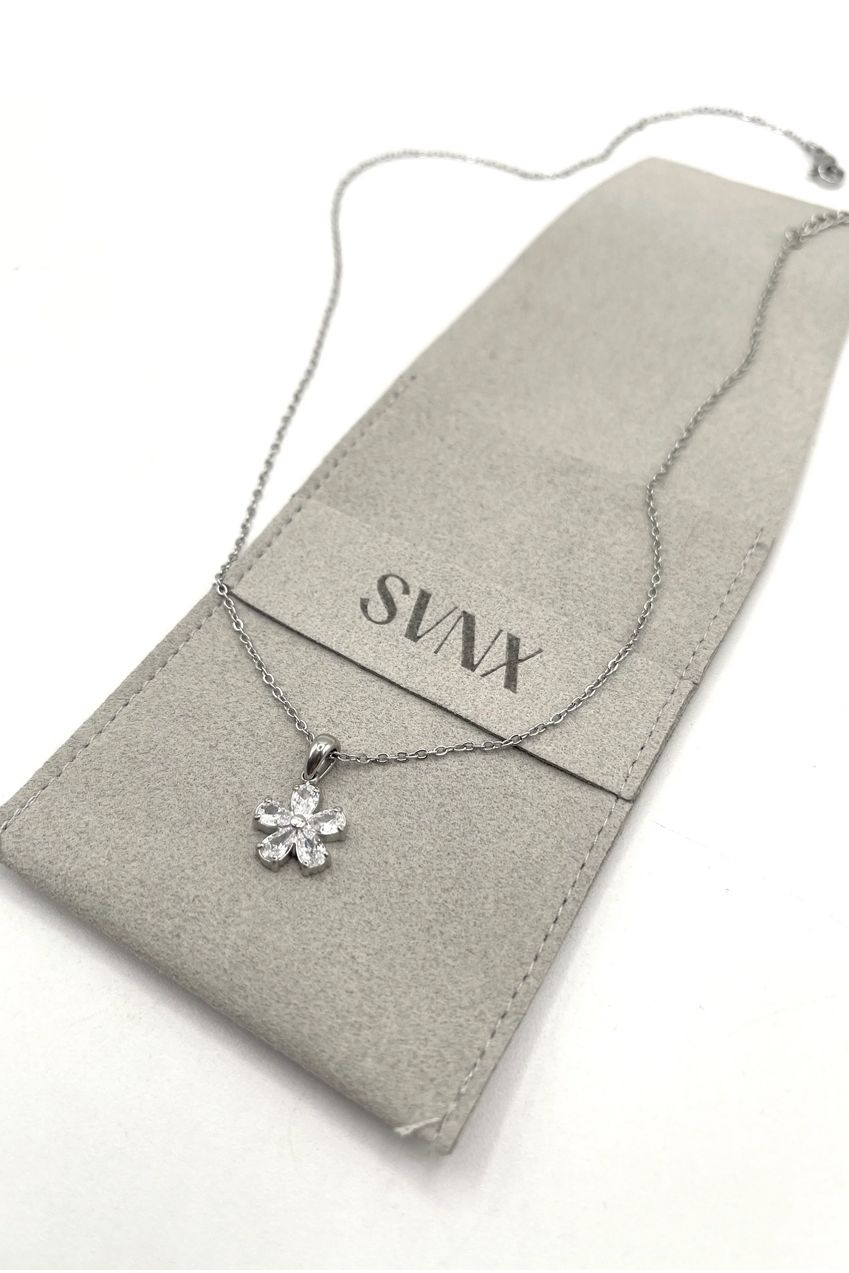 Floral Crystal Pendant Necklace In Silver JE401821