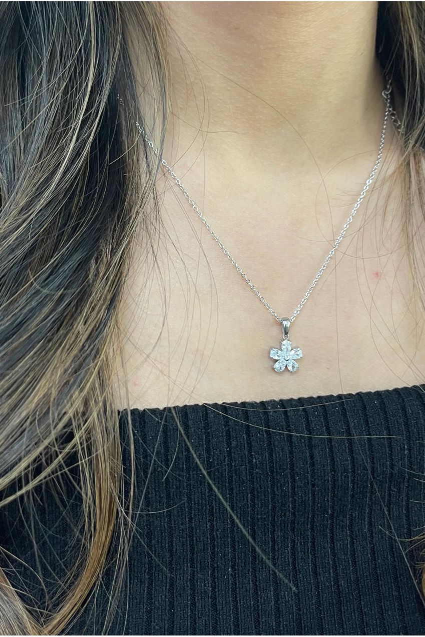 Floral Crystal Pendant Necklace In Silver JE401821