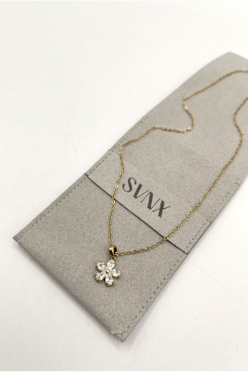 Floral Crystal Pendant Necklace In Gold JE401824