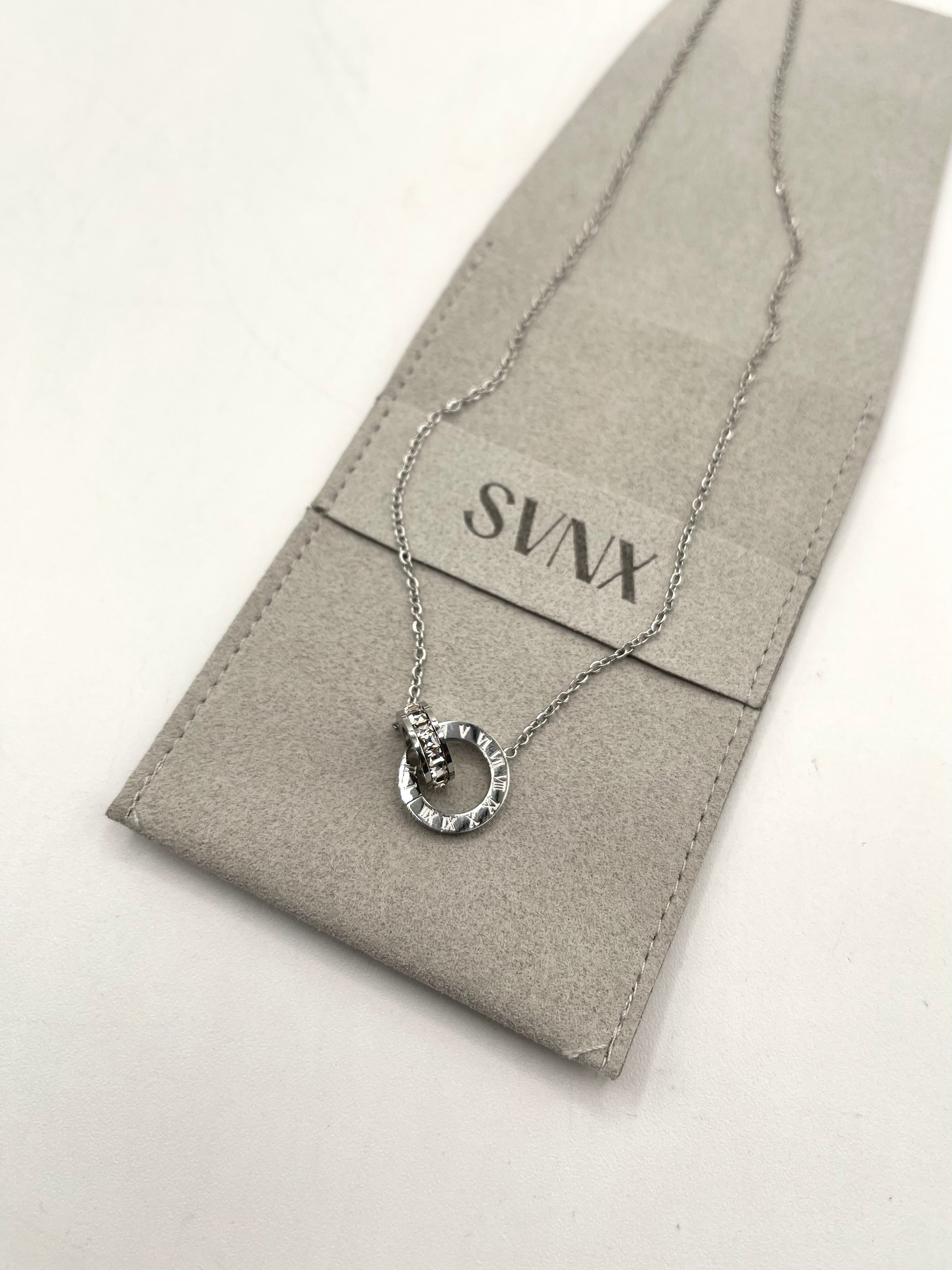 Roman Numeral Necklace In Silver JE402521