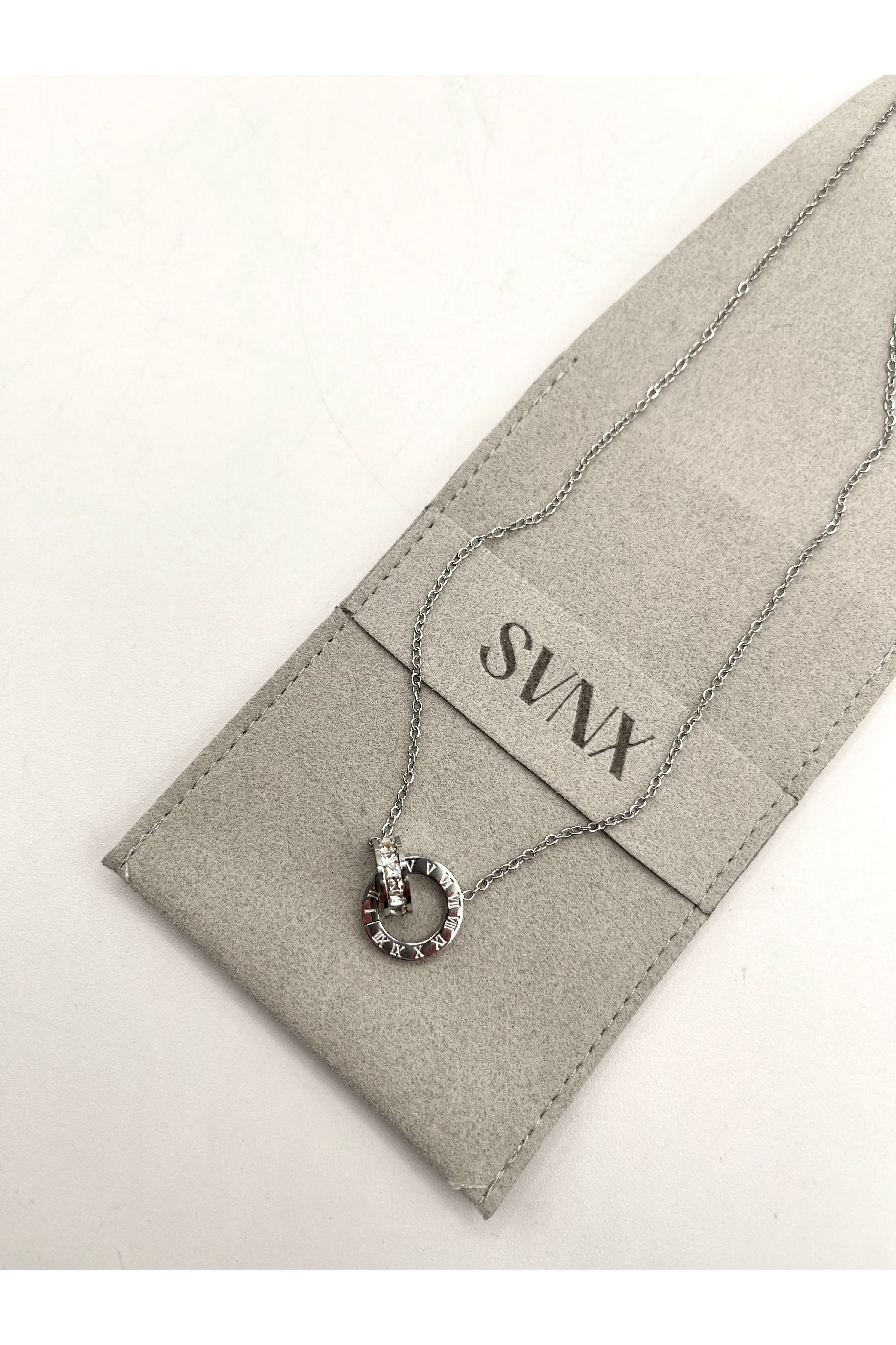 Roman Numeral Necklace In Silver JE402521