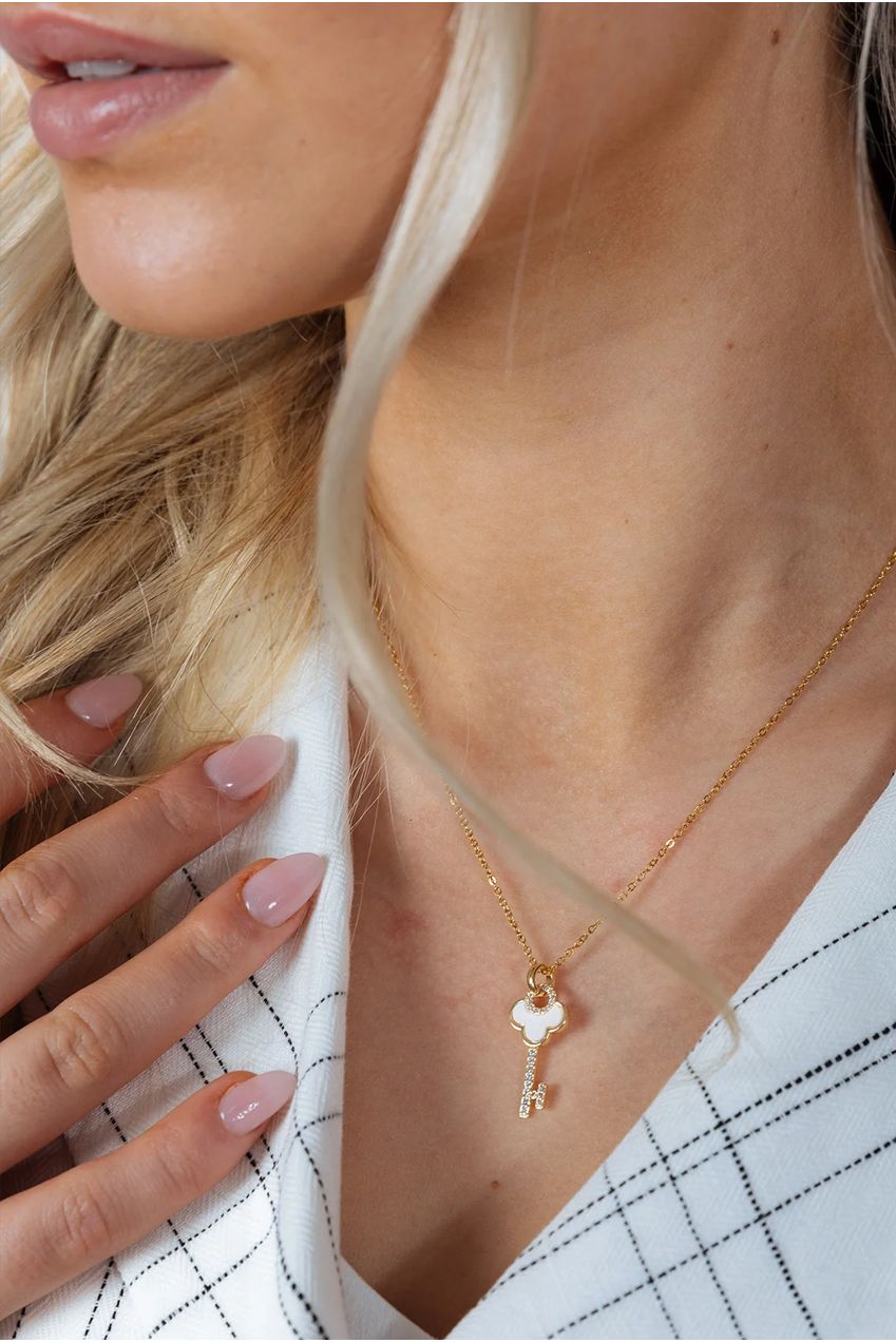 Key Diamante Pendant Necklace JE402724