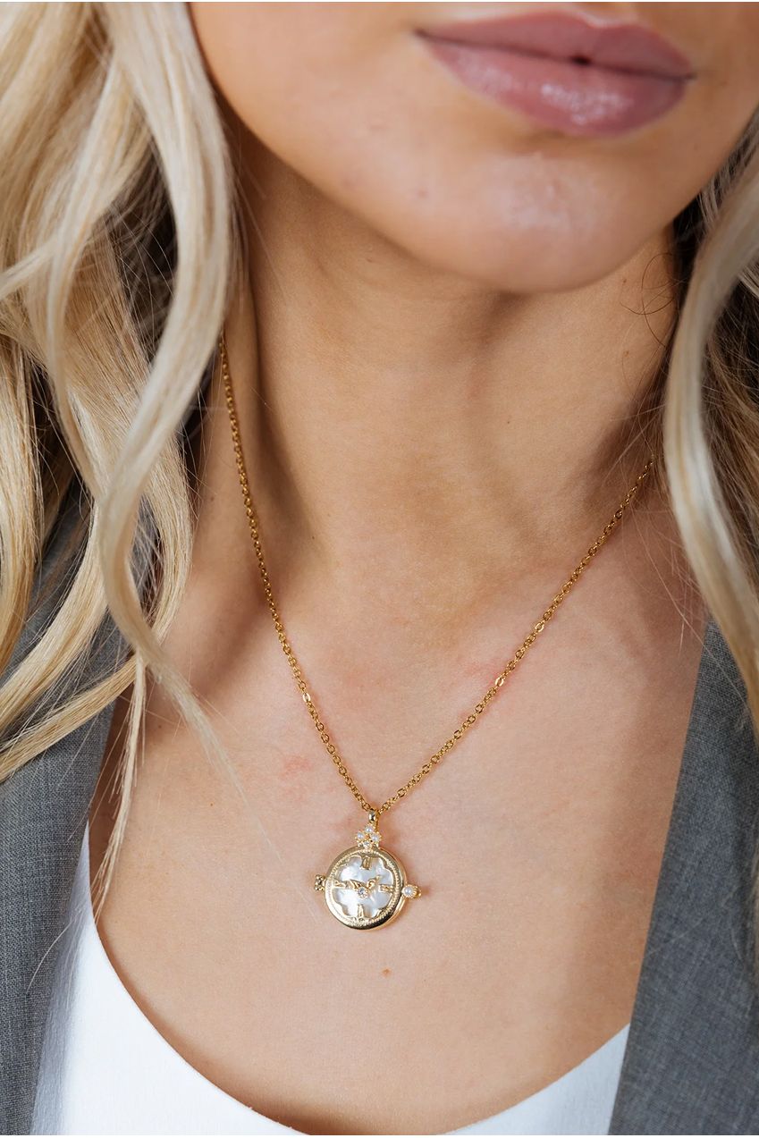 Ivory Stone Clock Pendant Necklace JE402824